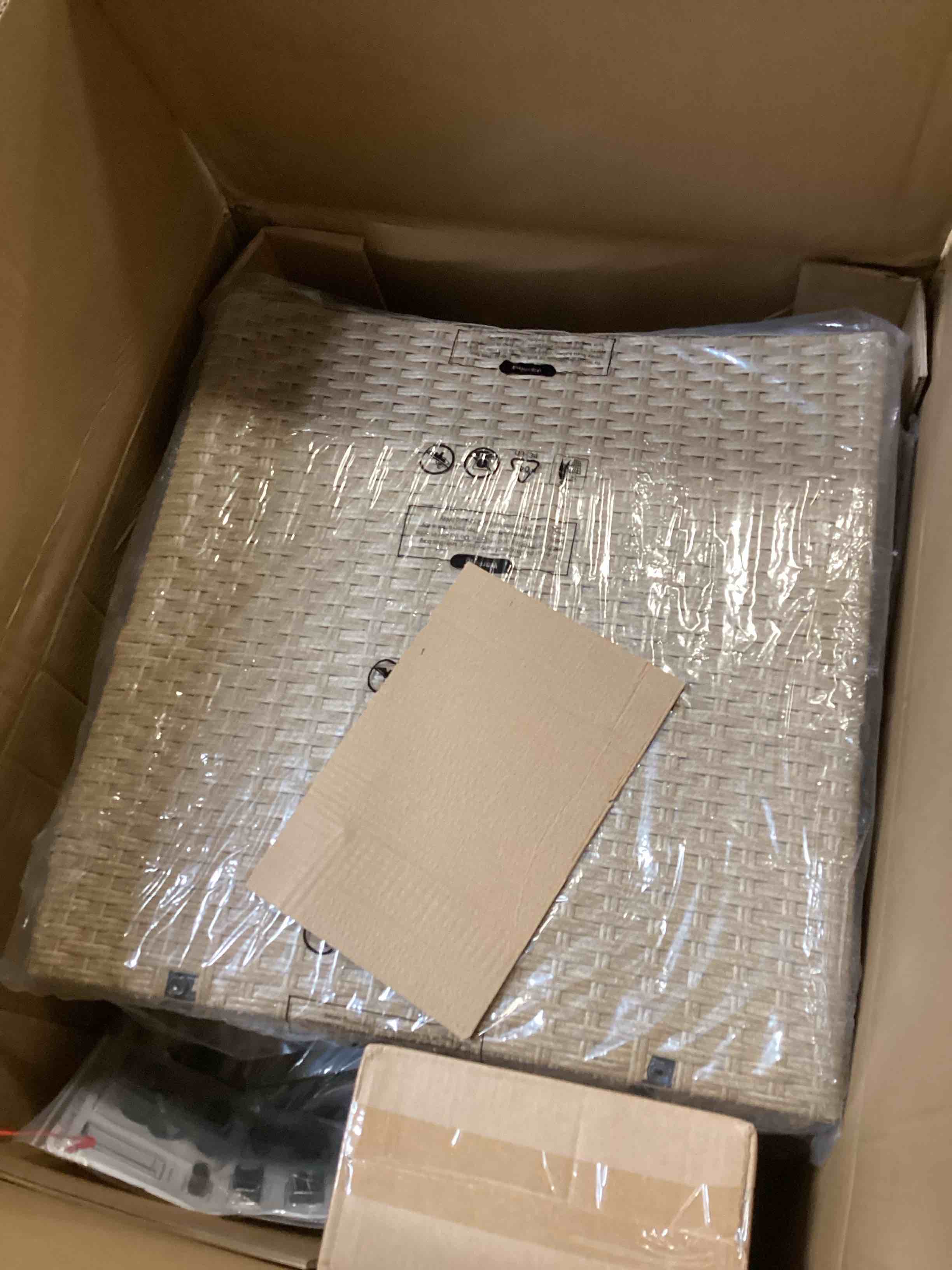 https://s3.amazonaws.com/lotting-images-prod/bidfta/PNK3581059_1749743413421.jpeg