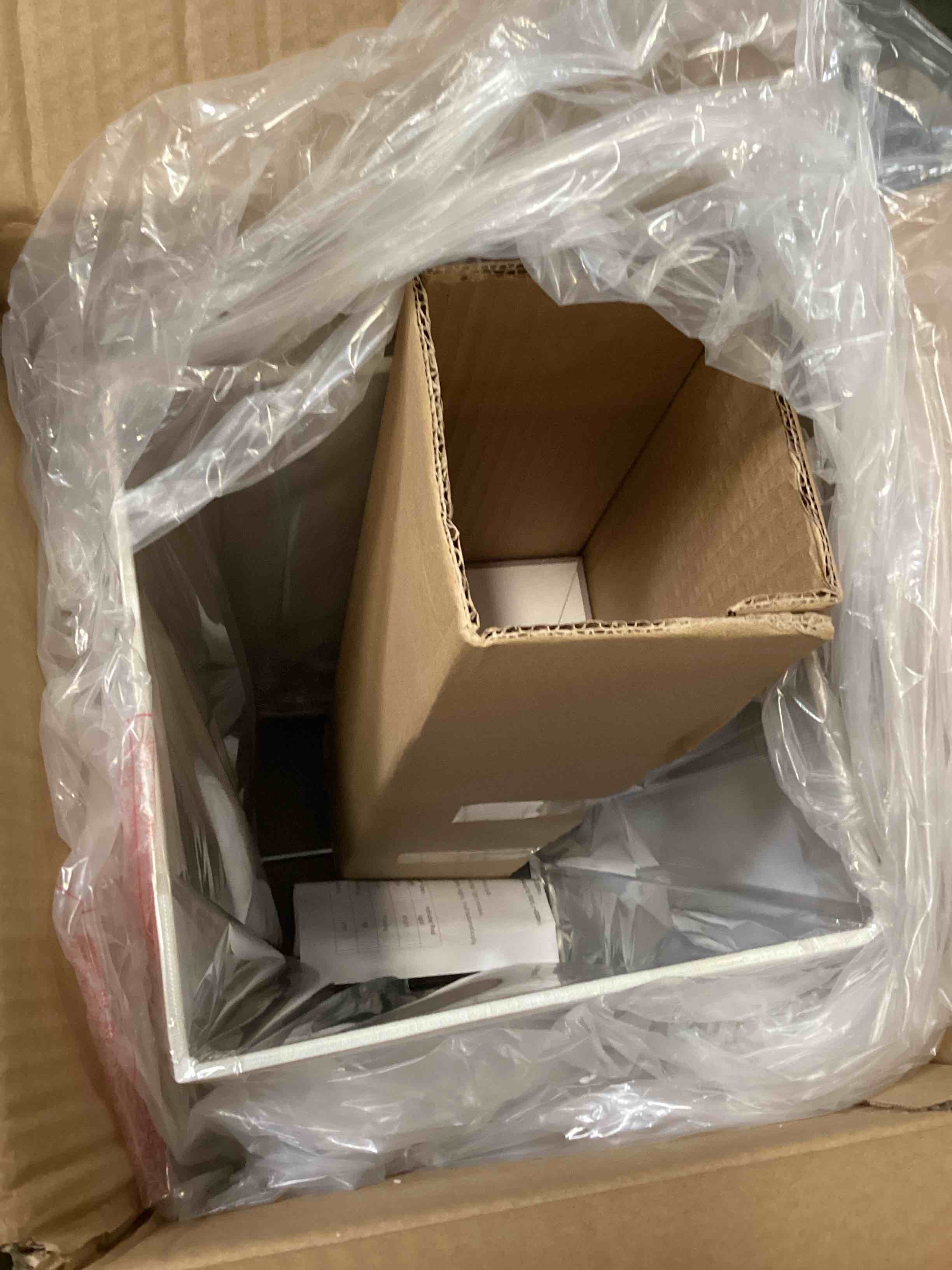 https://s3.amazonaws.com/lotting-images-prod/bidfta/PNK3581103_1749756216605.jpeg