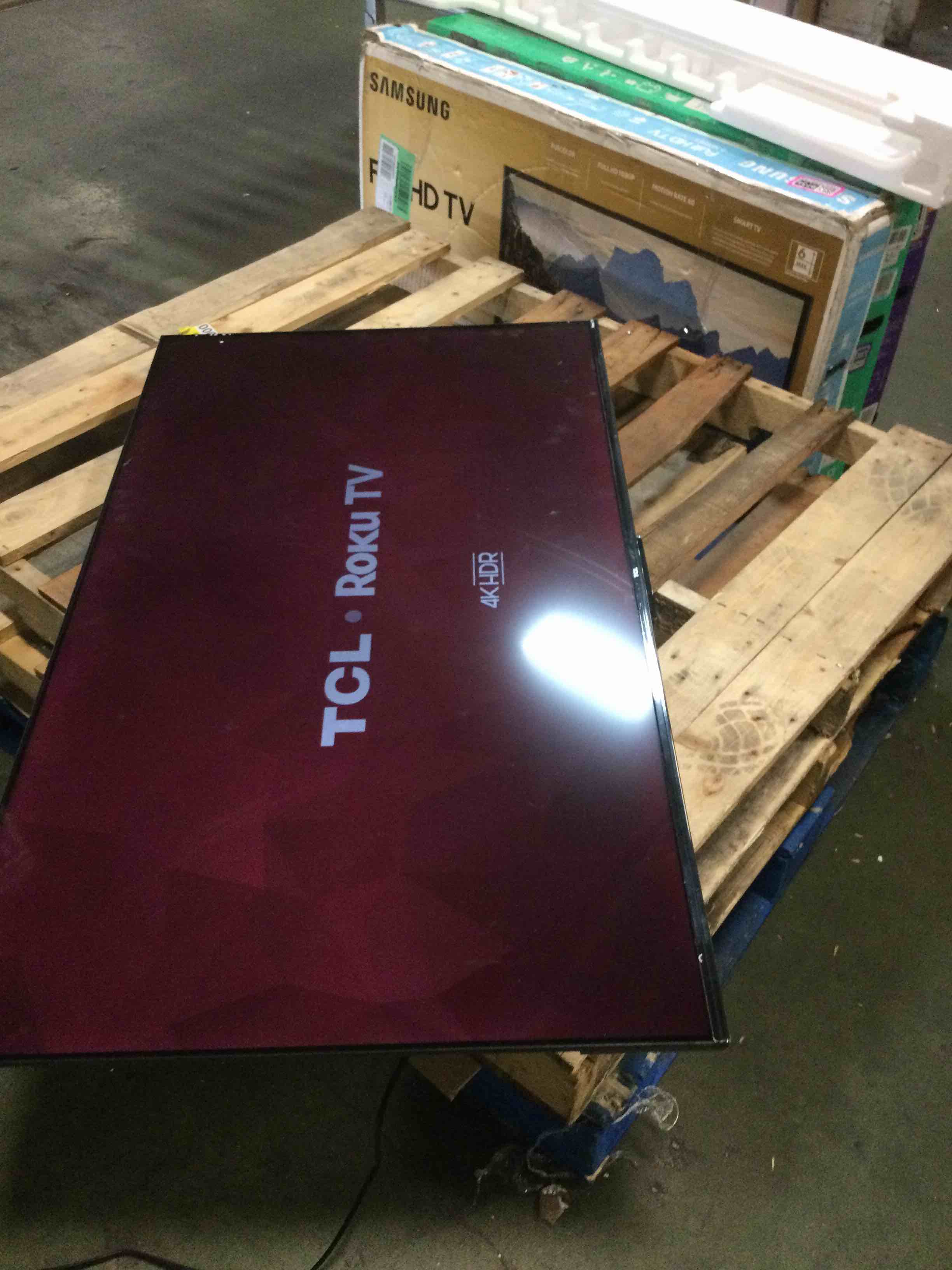 https://s3.amazonaws.com/lotting-images-prod/bidfta/PNK3581192_1750103373914.jpeg