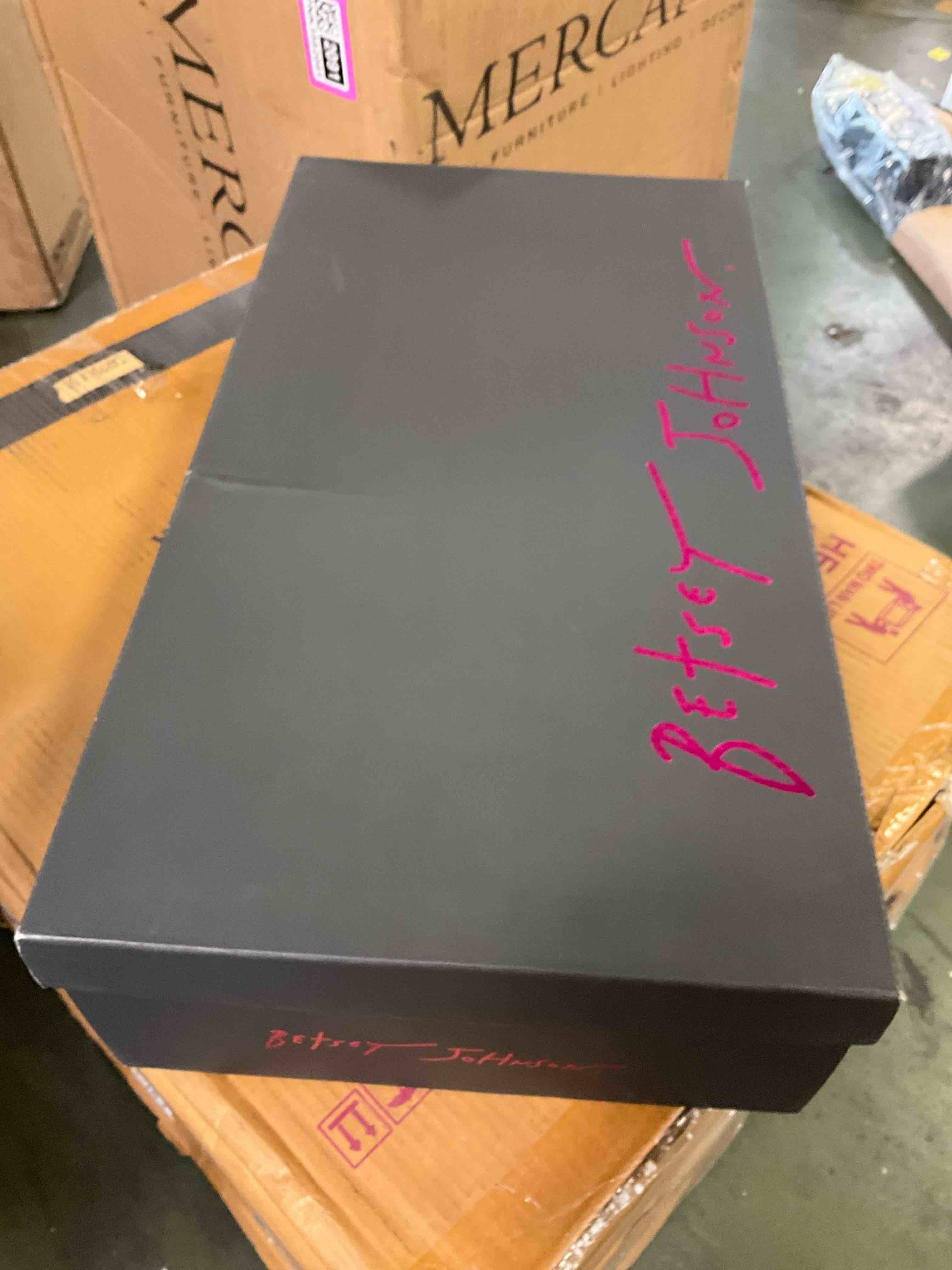 https://s3.amazonaws.com/lotting-images-prod/bidfta/PNK3582100_1750880259663.jpeg