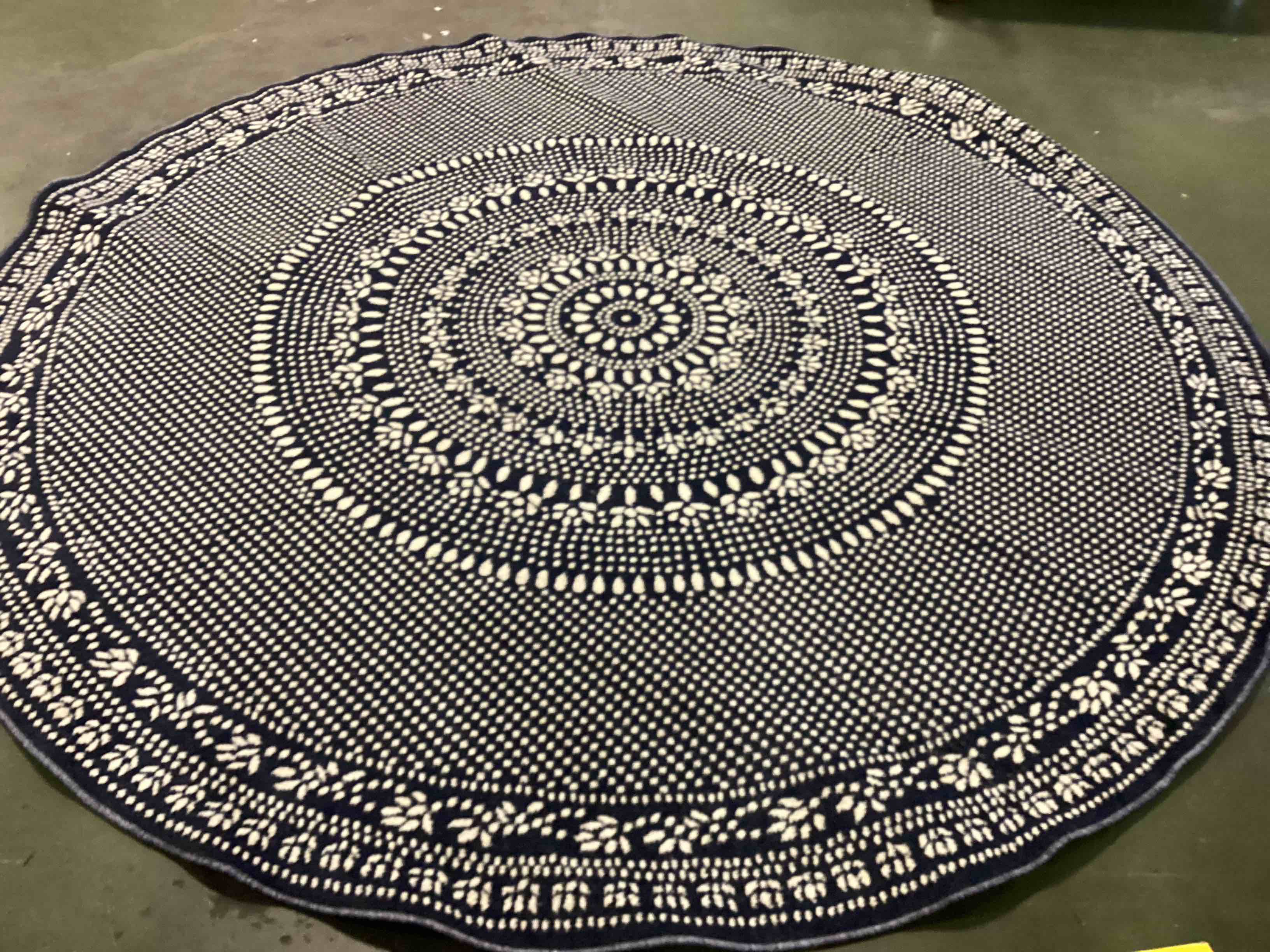 ((Design similar to the stock photo)) Decorative Round Rug, Office/Home Area Rug, 8 Ft. Round, Navy/White