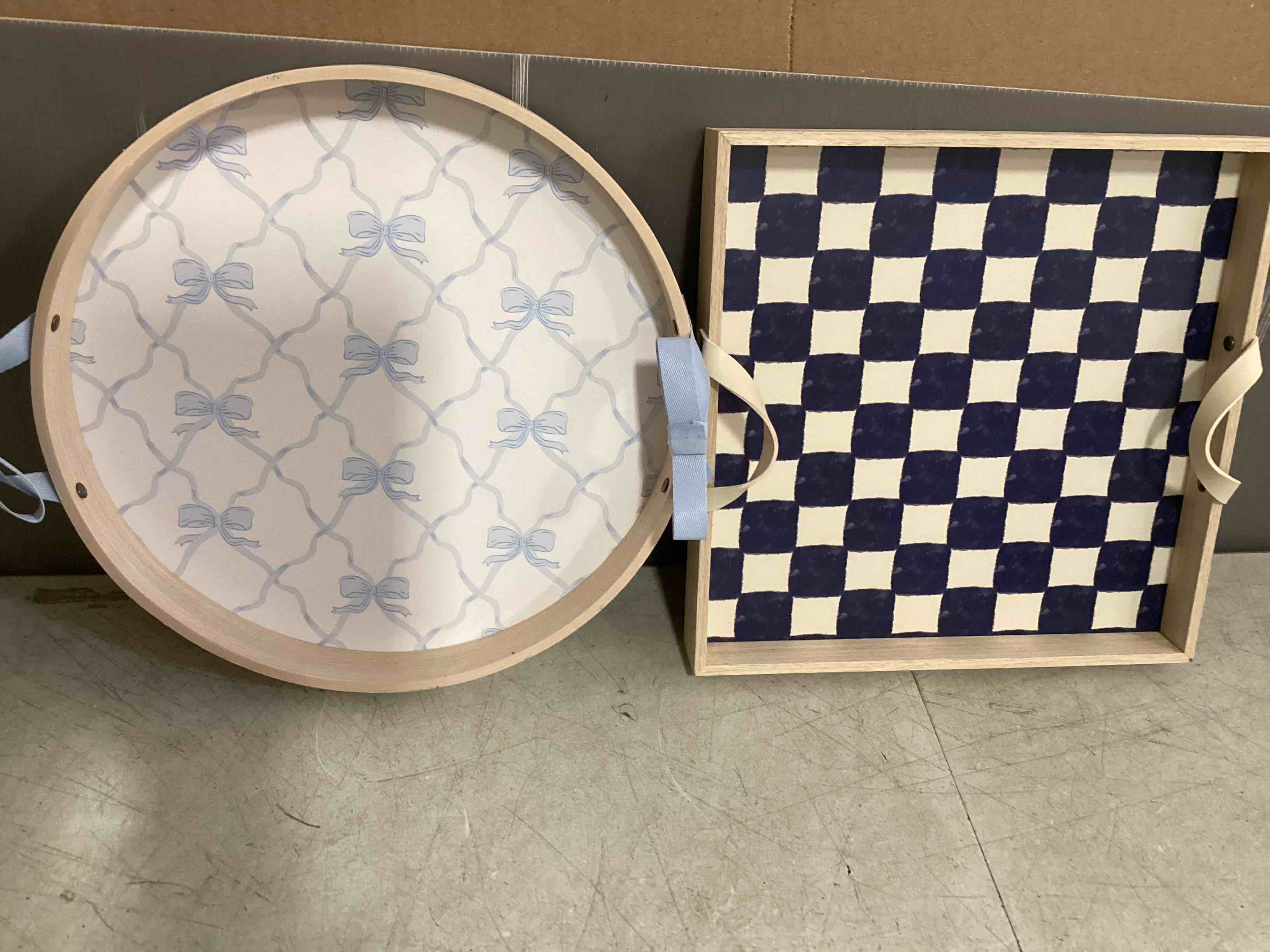 Assorted Of Wood Tray -Bows , Wood Tray Cheks  , Two different designs, total of 4 