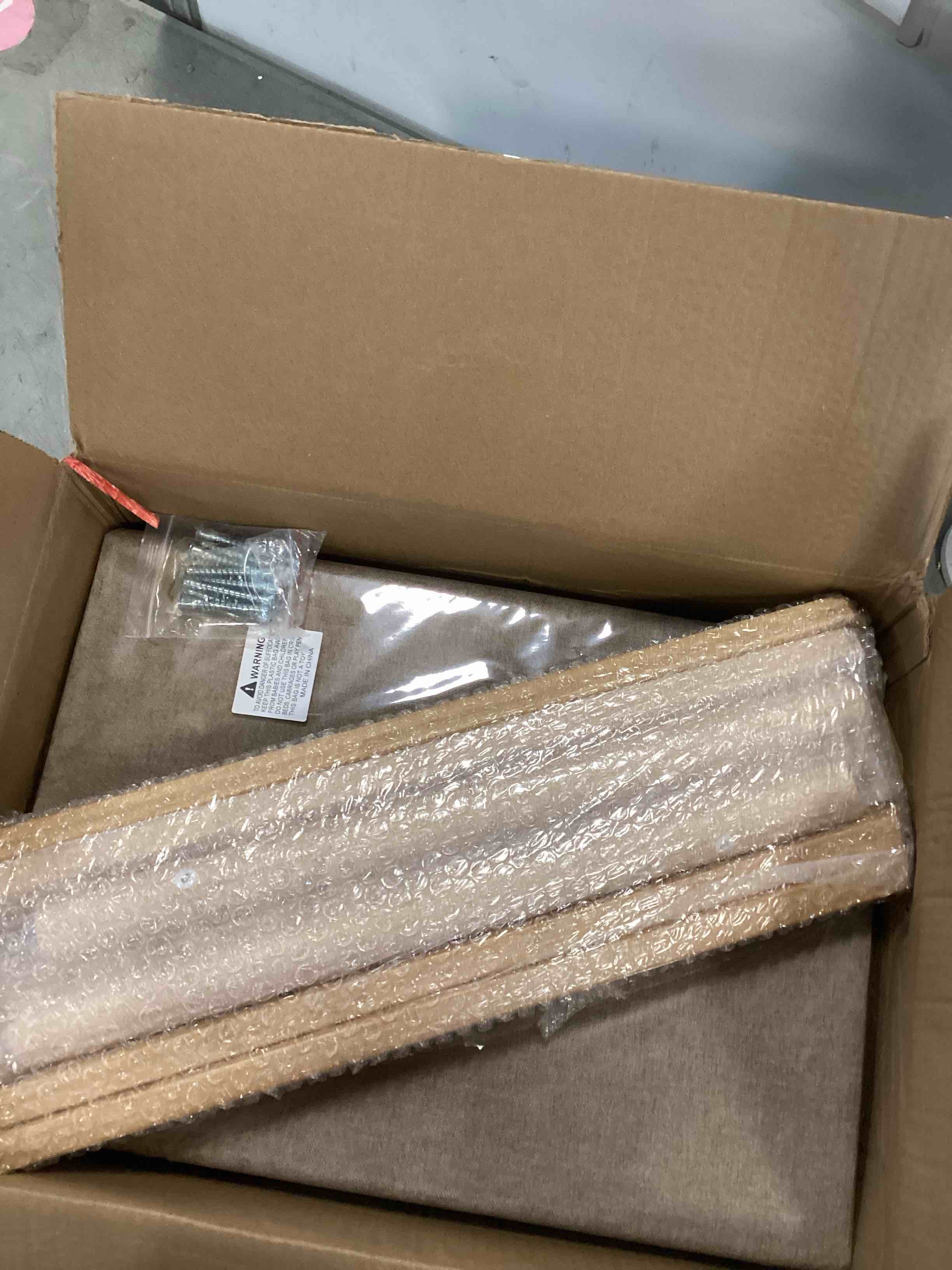 https://s3.amazonaws.com/lotting-images-prod/bidfta/PNK3593991_1753880440956.jpeg