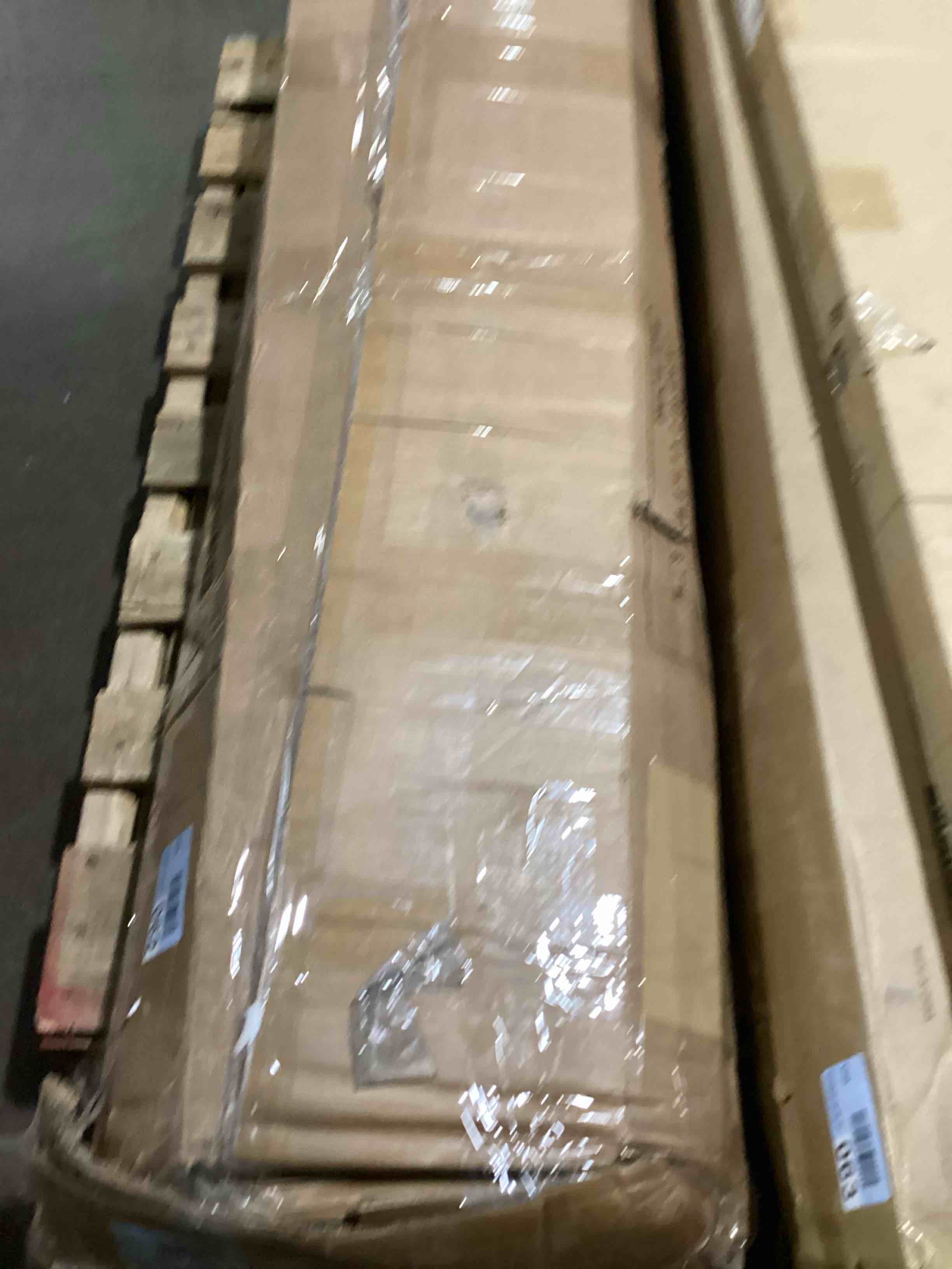 https://s3.amazonaws.com/lotting-images-prod/bidfta/PNK3616196_1746016494725.jpeg