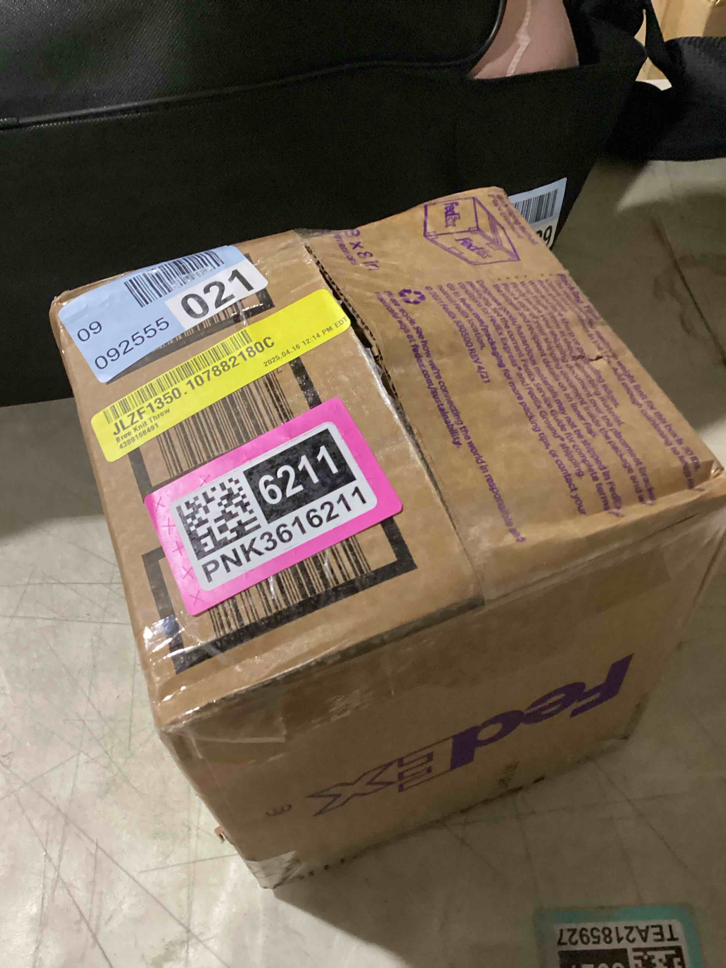 https://s3.amazonaws.com/lotting-images-prod/bidfta/PNK3616211_1746014333930.jpeg