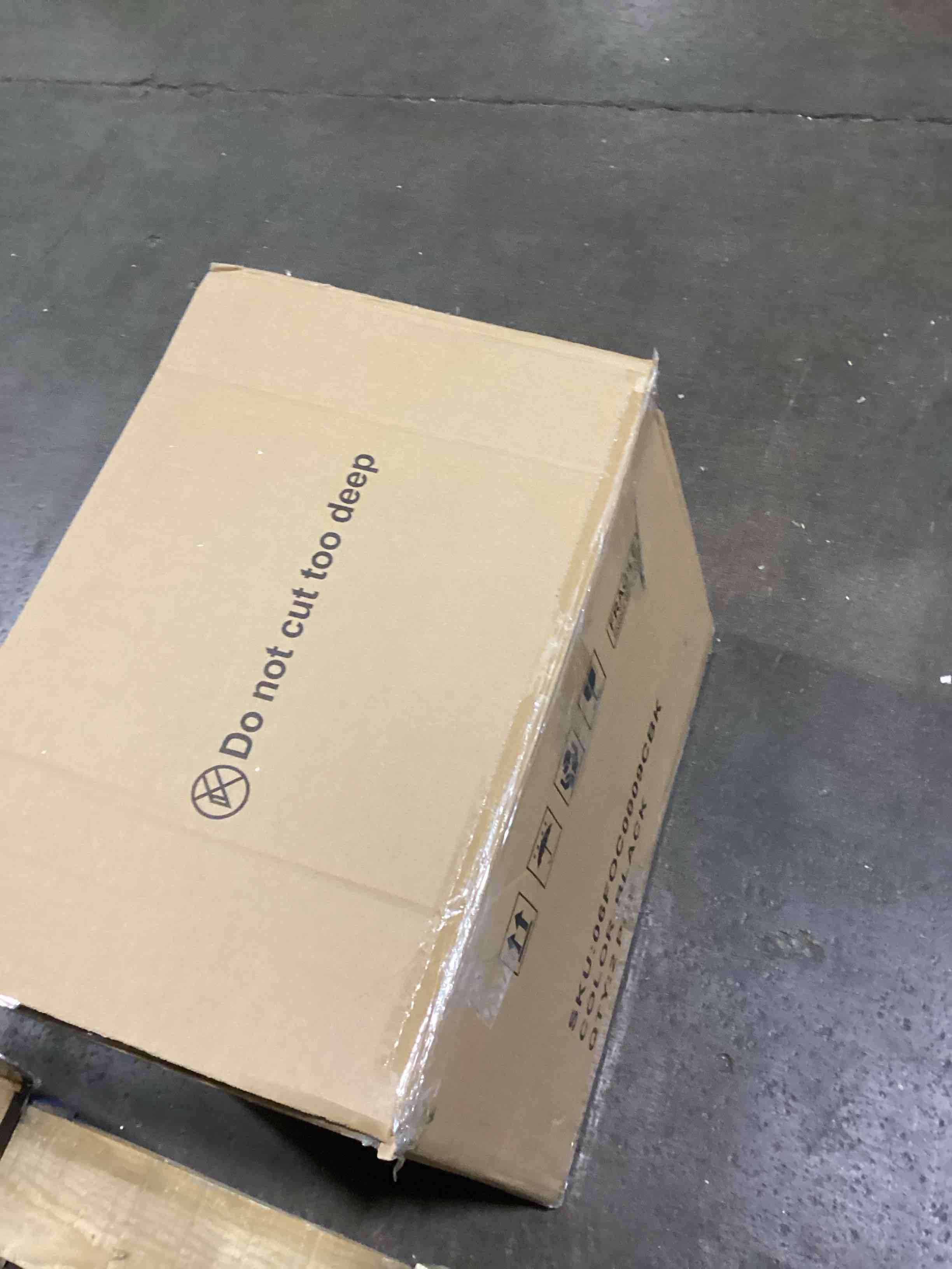 https://s3.amazonaws.com/lotting-images-prod/bidfta/PNK3616405_1746449549140.jpeg