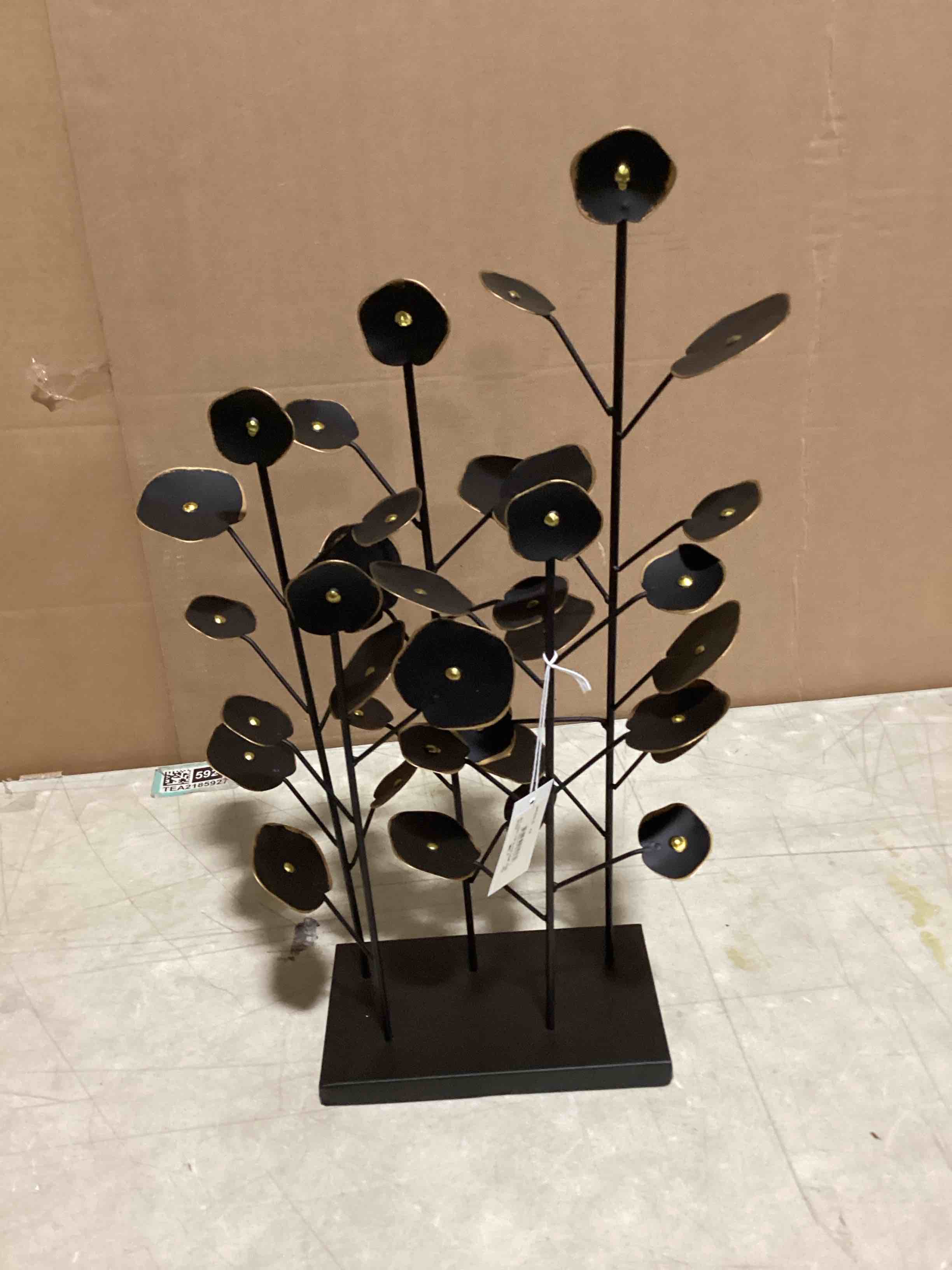 Deco 79 Metal Leaf Decorative Sculpture Home Decor Statue, Accent Figurine 14" x 6" x 21", Black