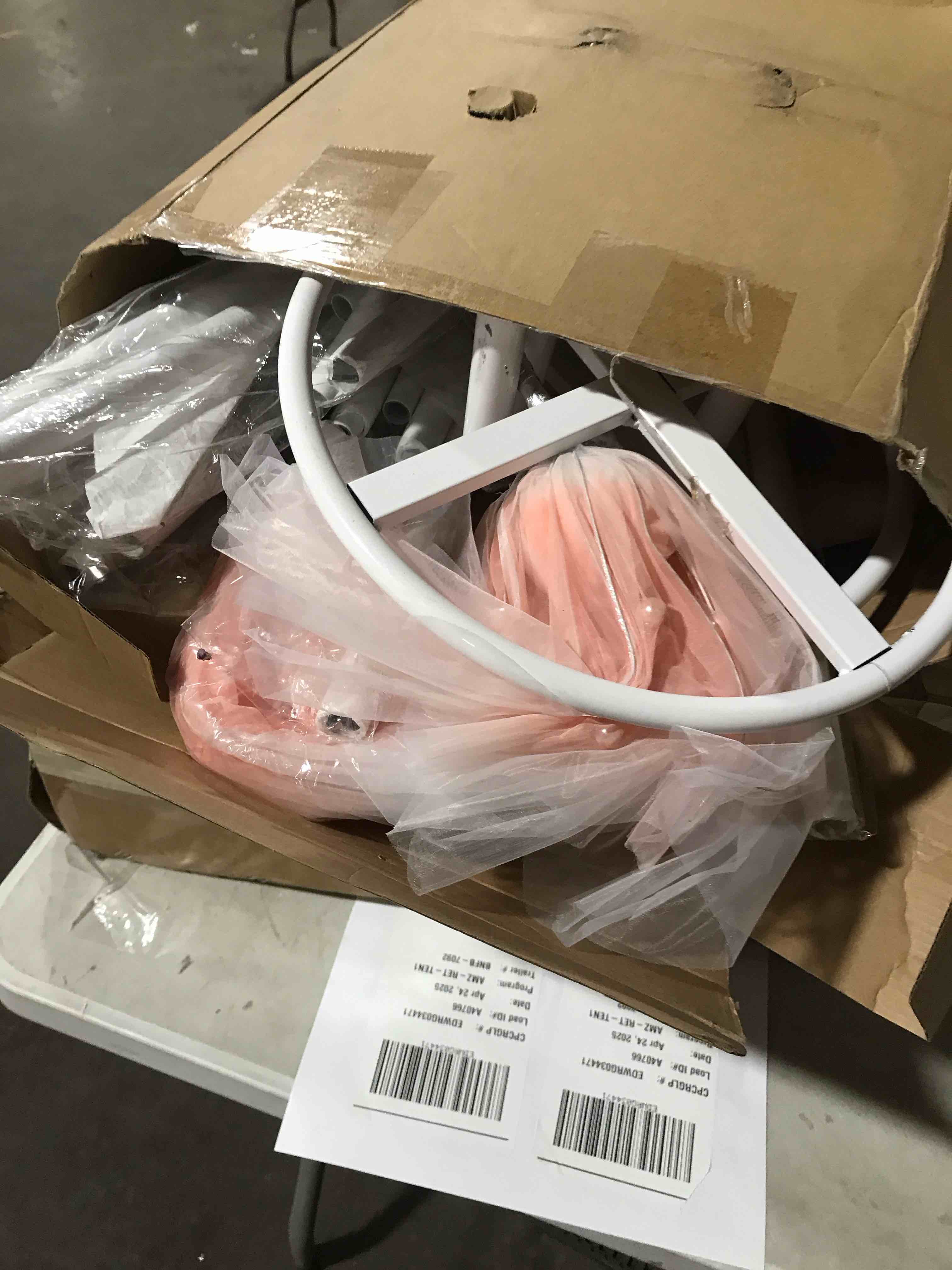 https://s3.amazonaws.com/lotting-images-prod/bidfta/PNK3619125_1745856278816.jpeg