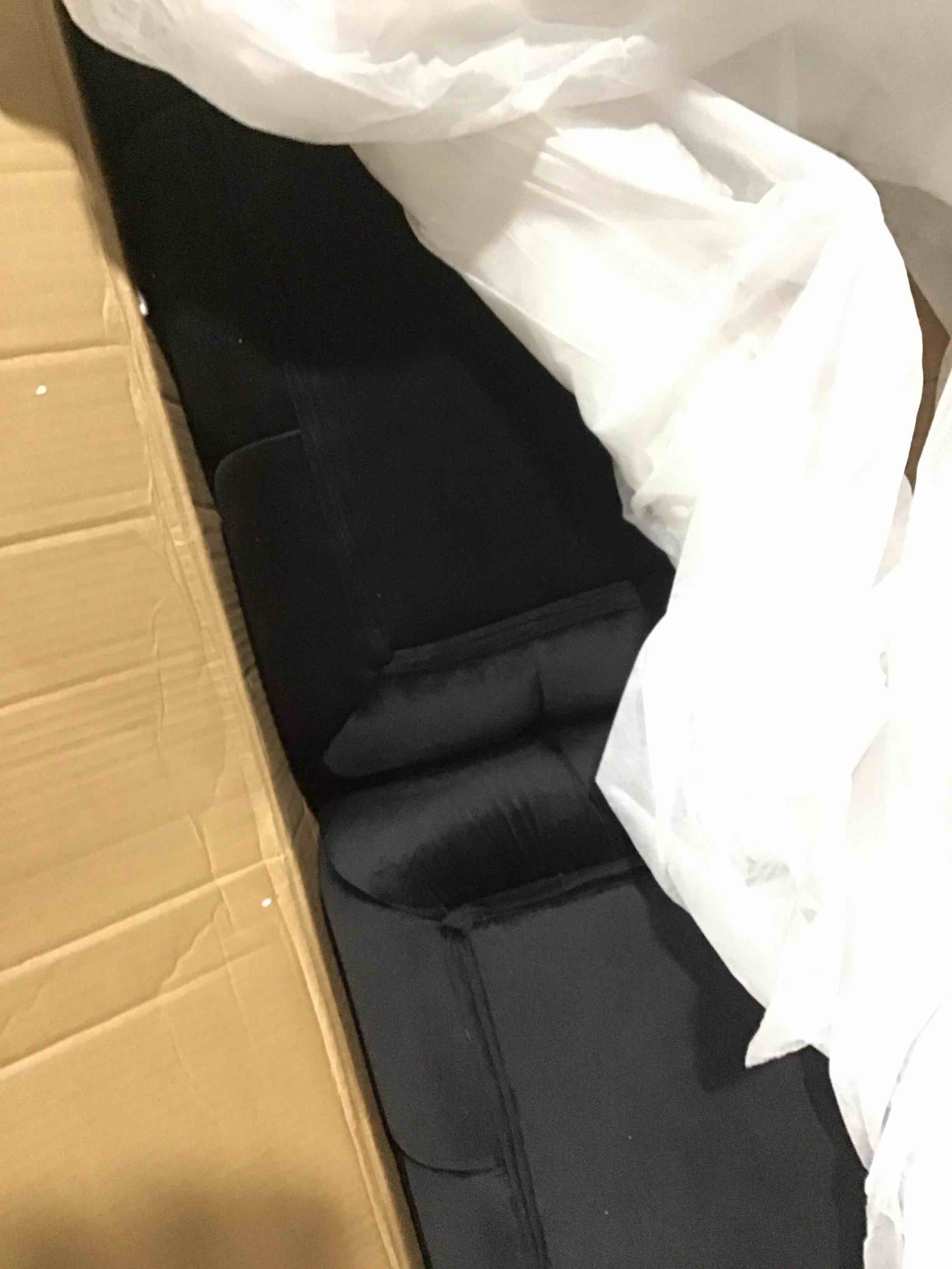 similar to stock photo/Sofa Upholstered Sofa With Solid Wood Legs, Tufted Backrest, Comfy Couch, Modern Sofa