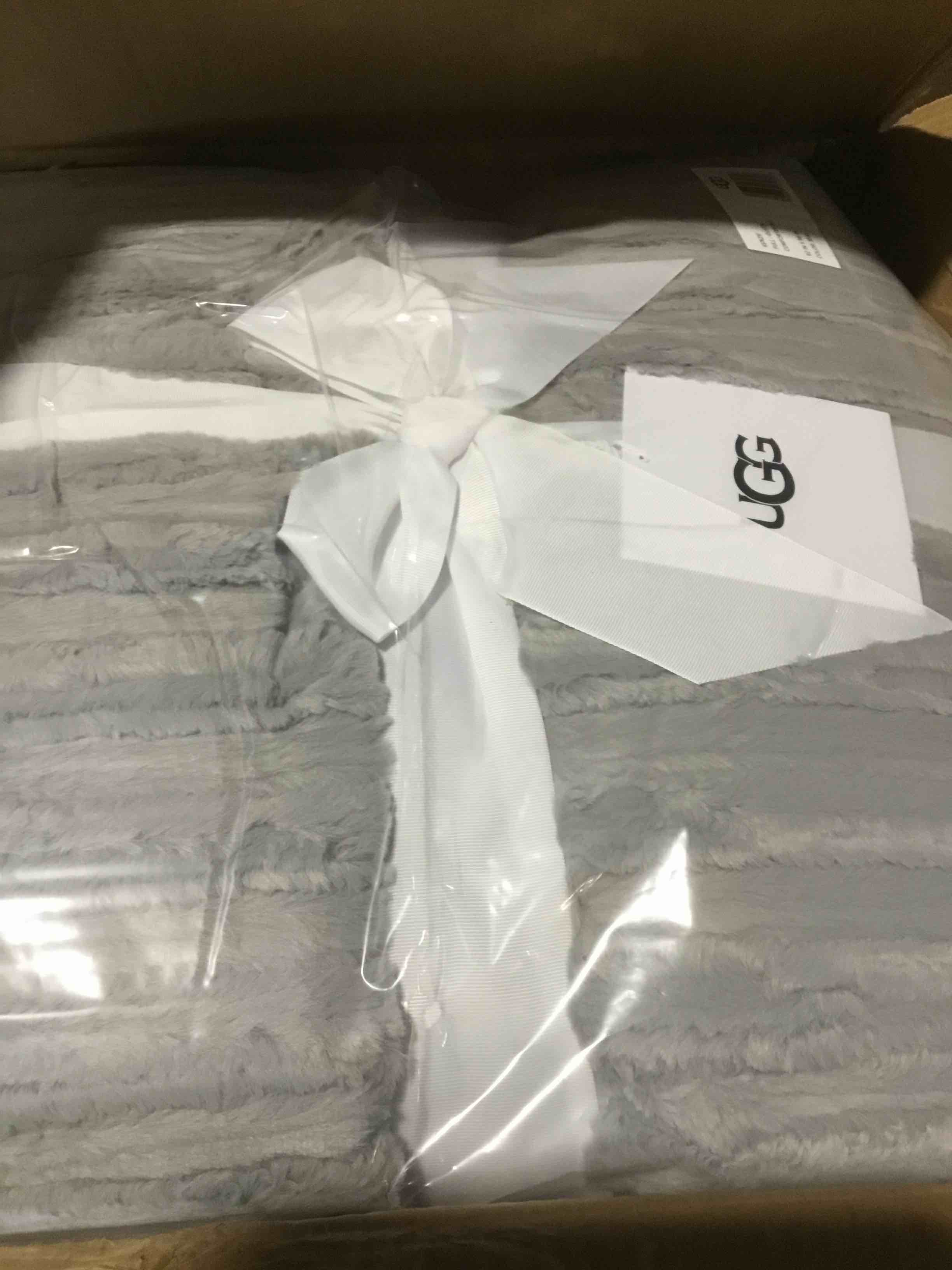https://s3.amazonaws.com/lotting-images-prod/bidfta/PNK3622552_1749657685296.jpeg