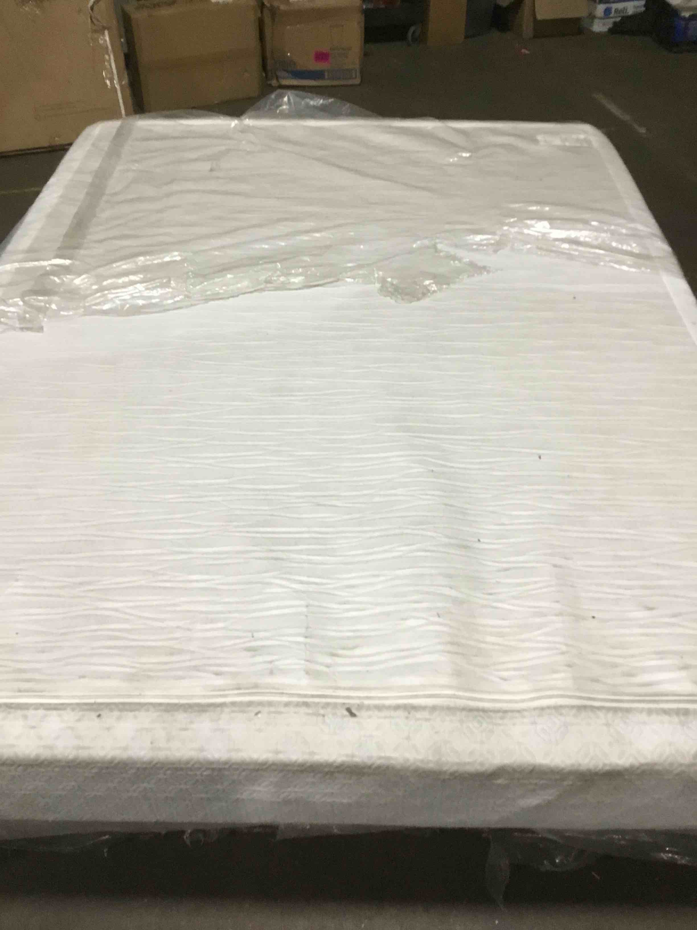 queen 7” memory foam mattress 