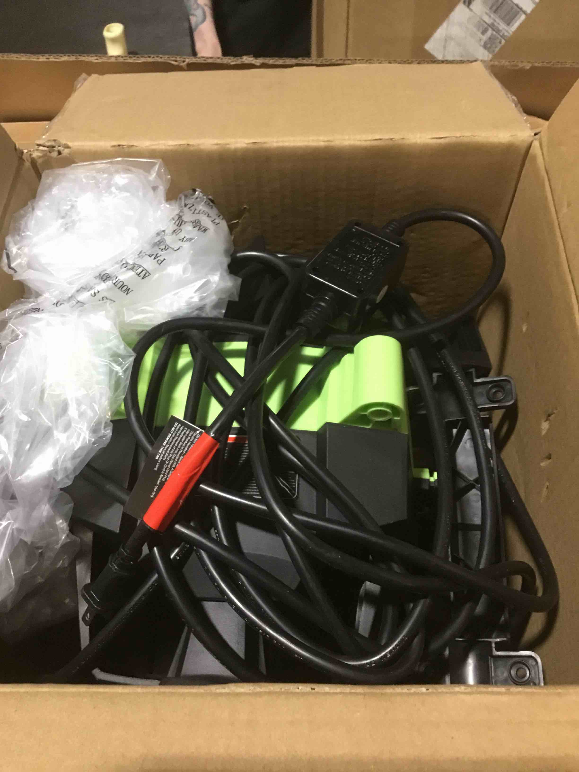 https://s3.amazonaws.com/lotting-images-prod/bidfta/PNK3624380_1751297924095.jpeg