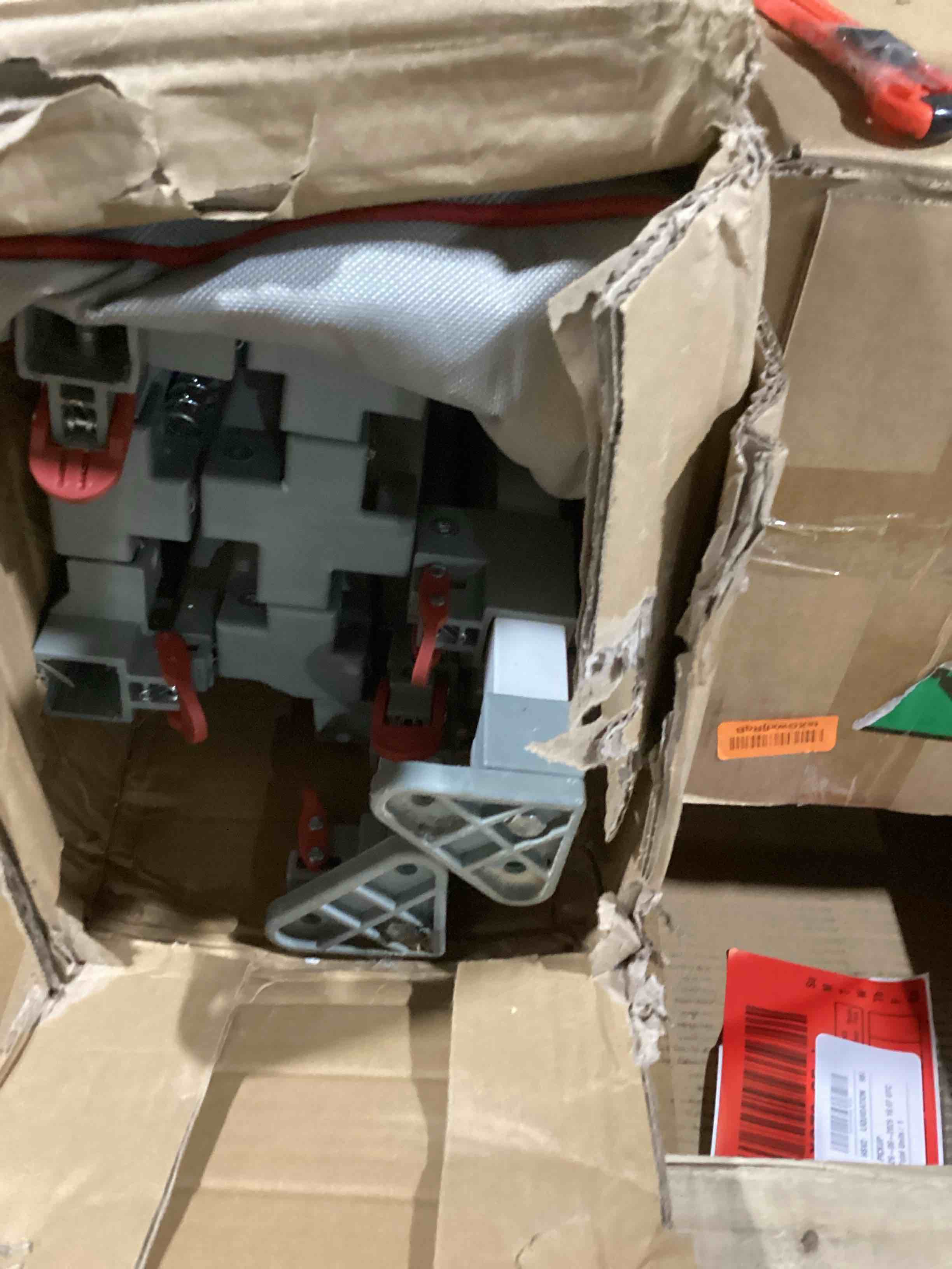 https://s3.amazonaws.com/lotting-images-prod/bidfta/PNK3629091_1751381675765.jpeg