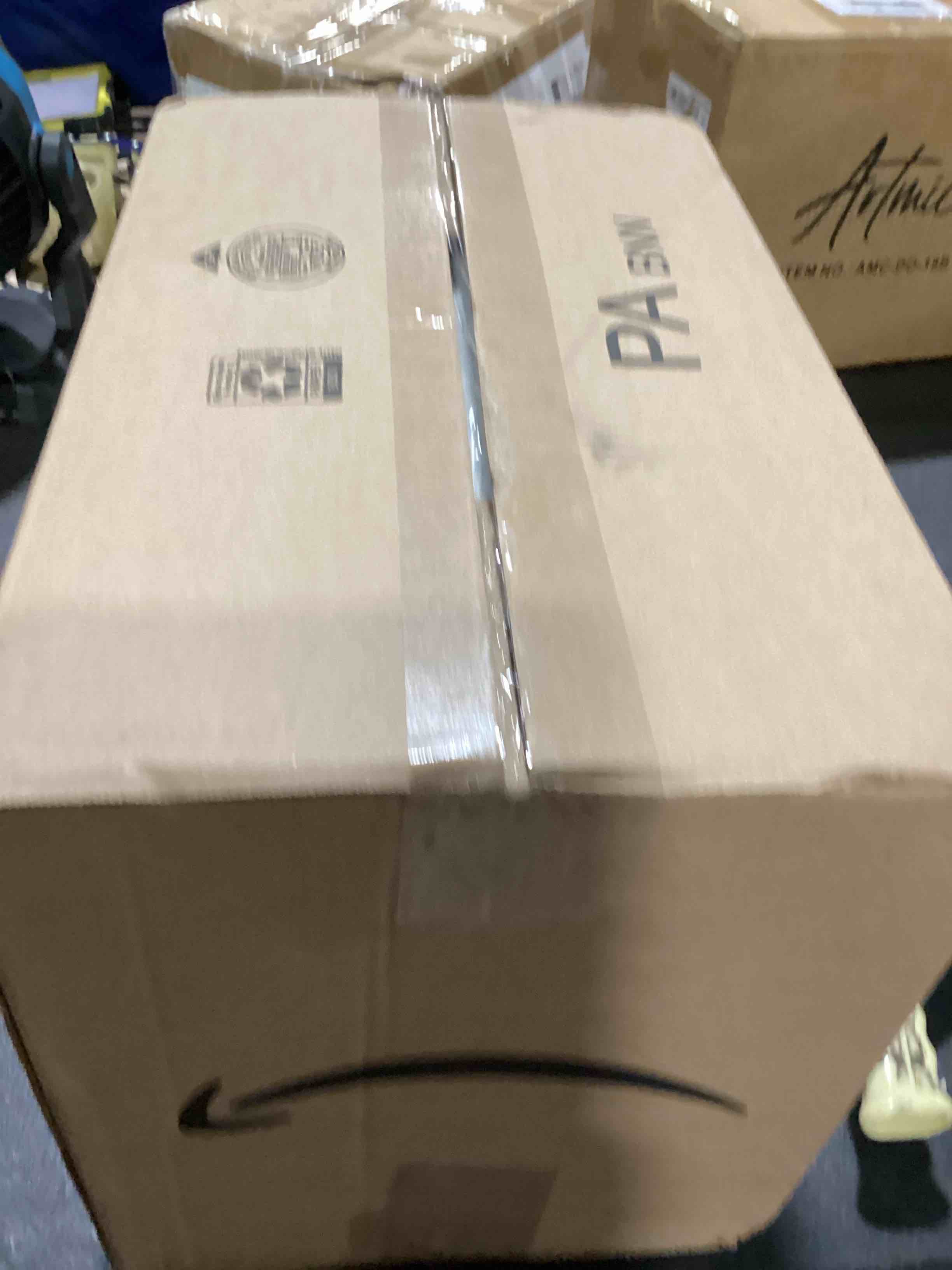 https://s3.amazonaws.com/lotting-images-prod/bidfta/PNK3629196_1751462715186.jpeg