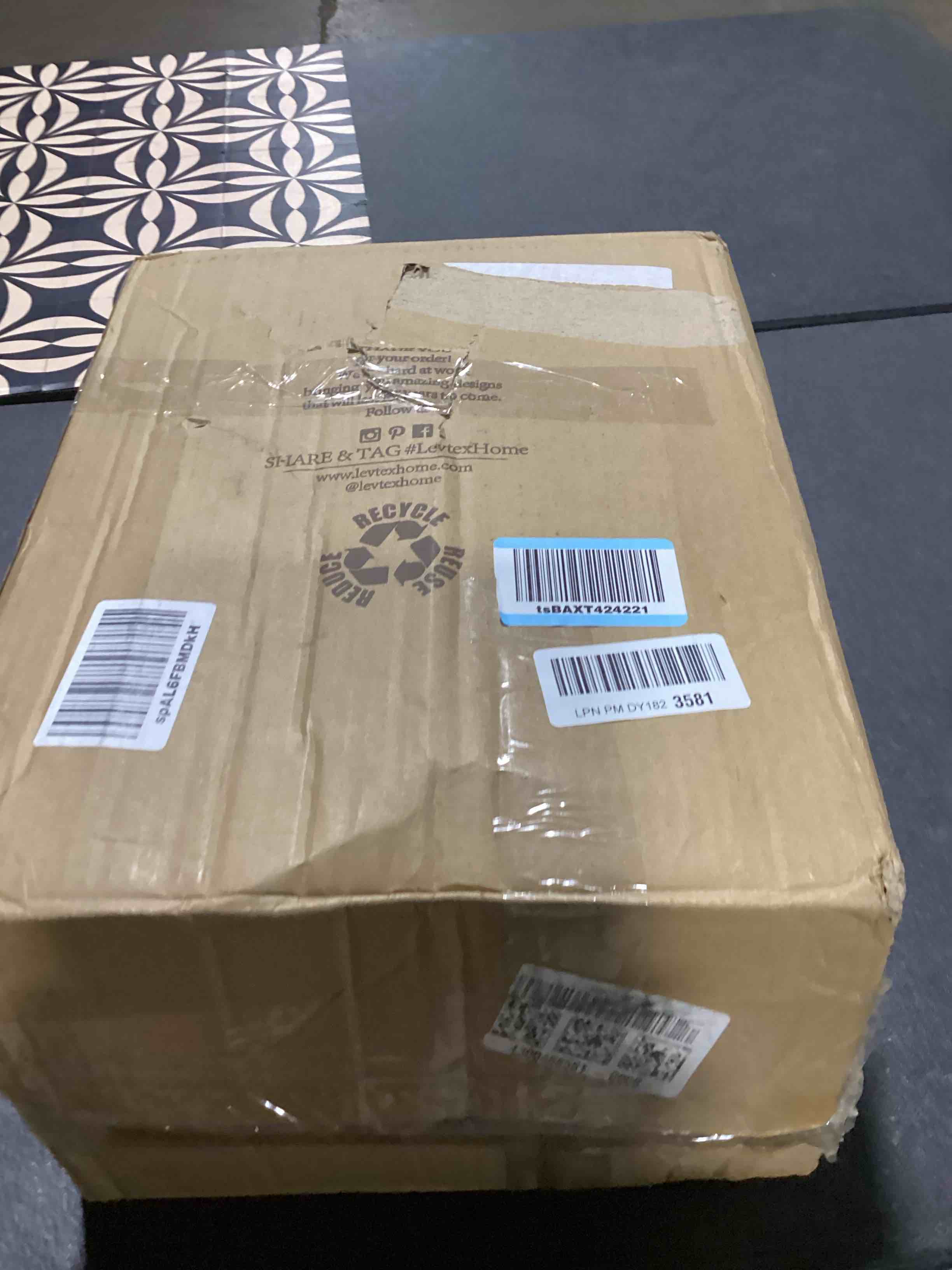 https://s3.amazonaws.com/lotting-images-prod/bidfta/PNK3629252_1751541253457.jpeg