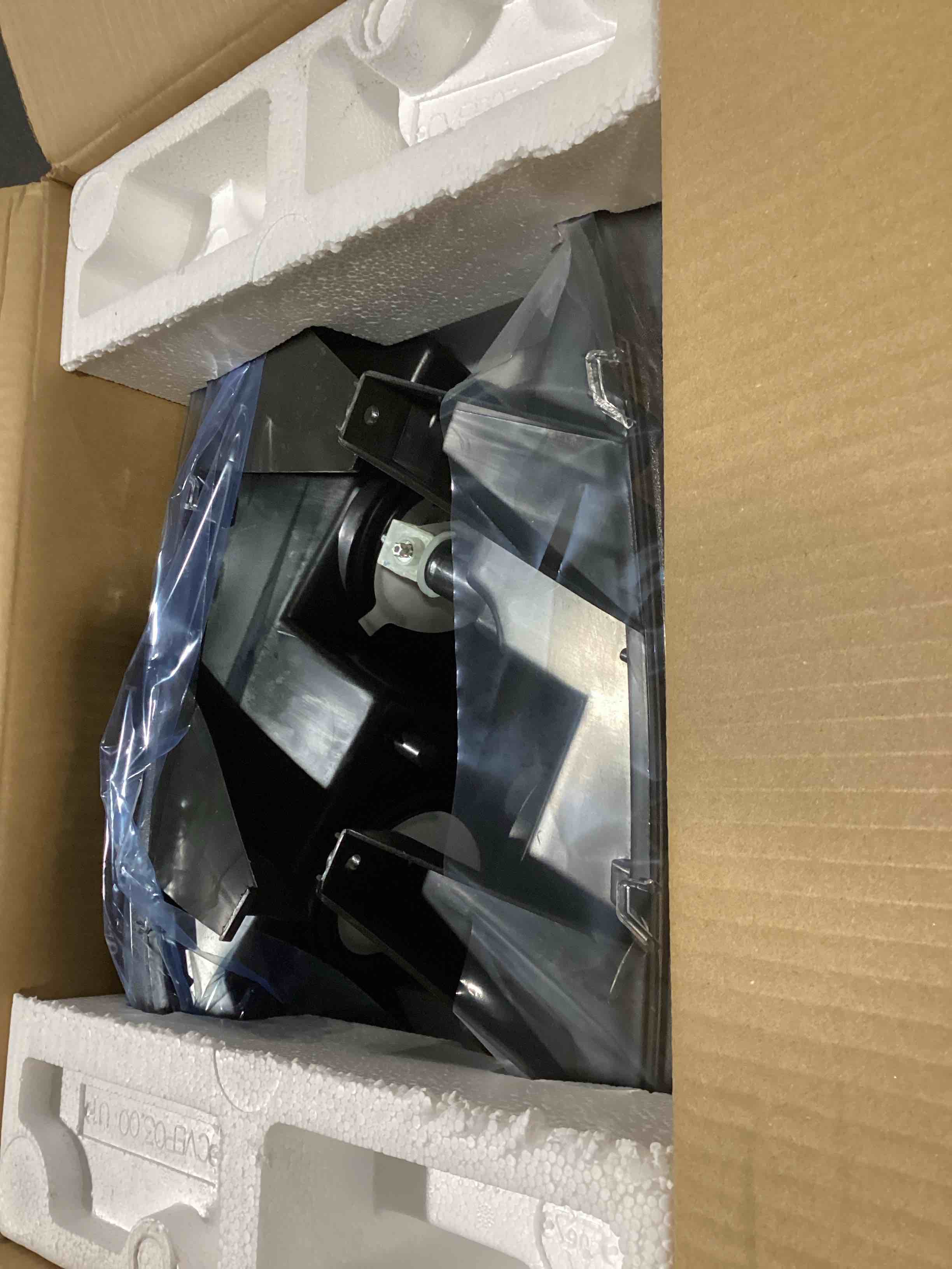 https://s3.amazonaws.com/lotting-images-prod/bidfta/PNK3629411_1751914317643.jpeg