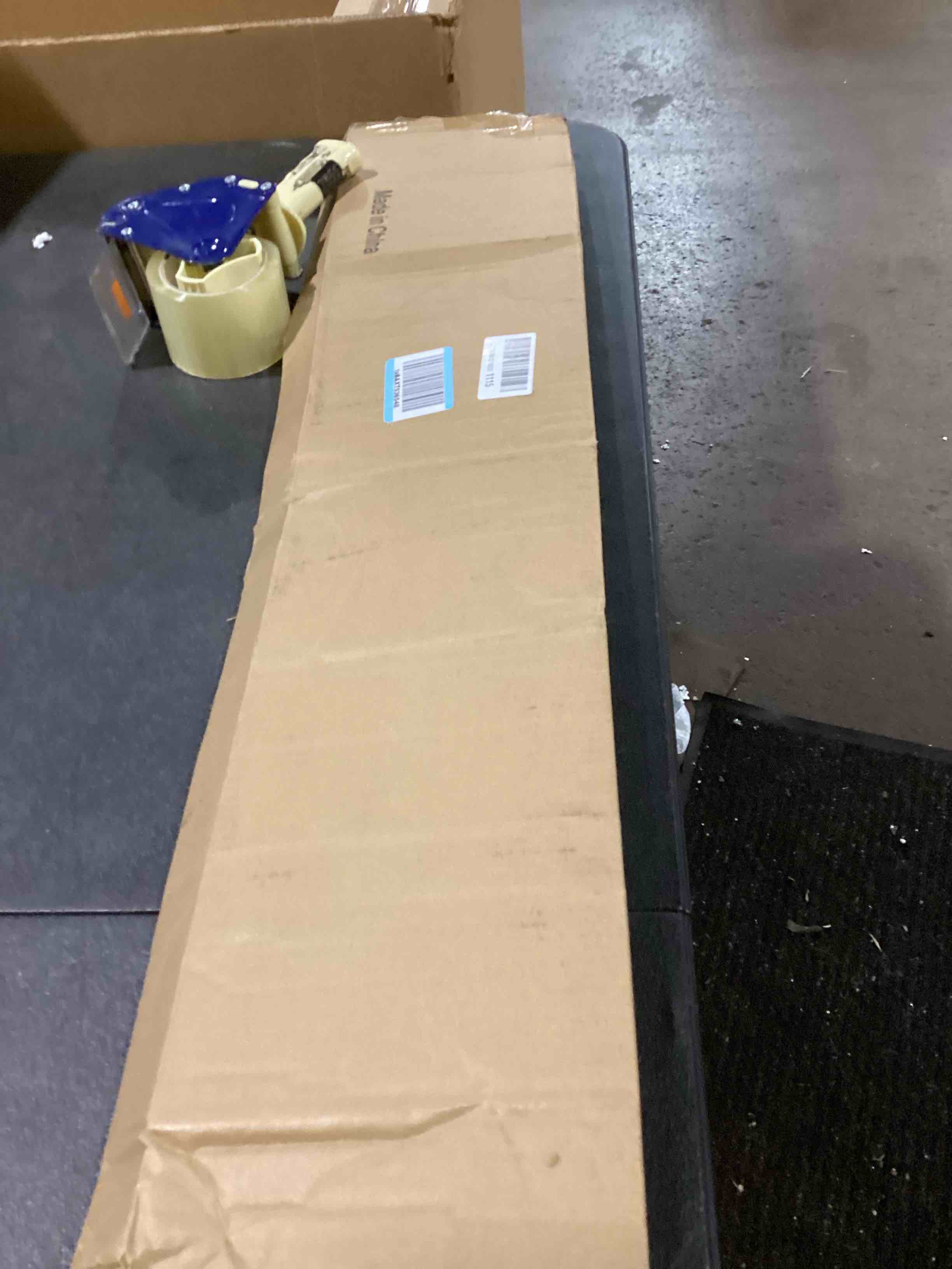 https://s3.amazonaws.com/lotting-images-prod/bidfta/PNK3629423_1751983540105.jpeg