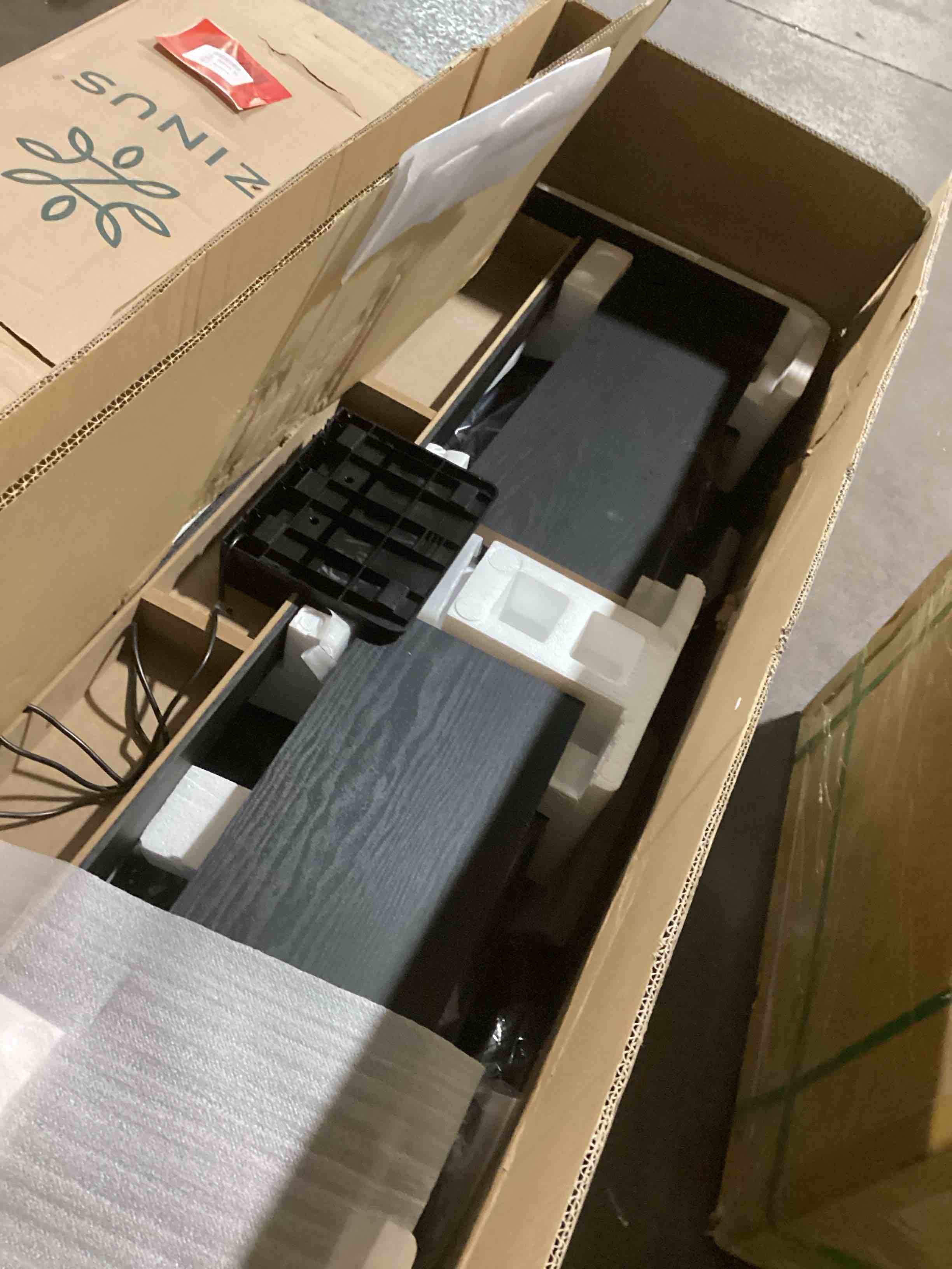 https://s3.amazonaws.com/lotting-images-prod/bidfta/PNK3629478_1752002399951.jpeg
