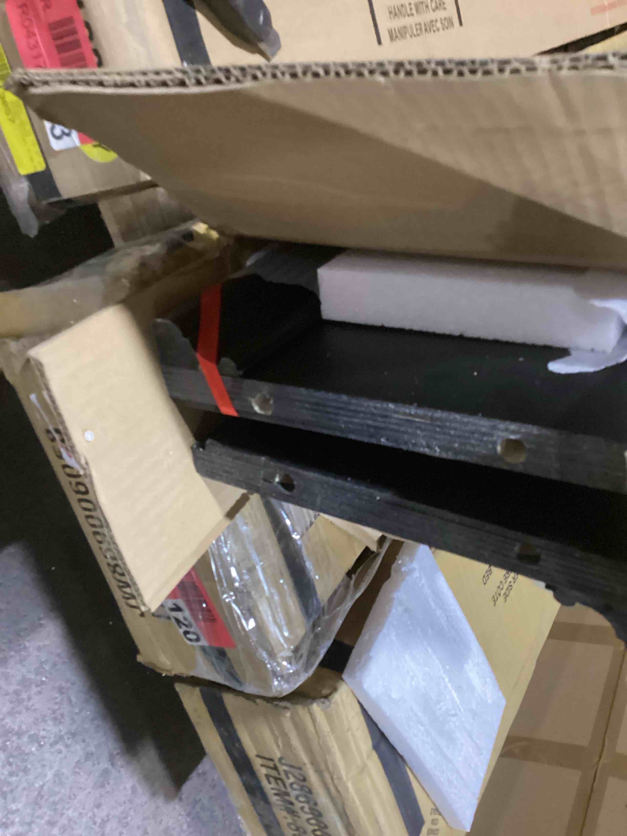 https://s3.amazonaws.com/lotting-images-prod/bidfta/PNK3629543_1752242865913.jpeg