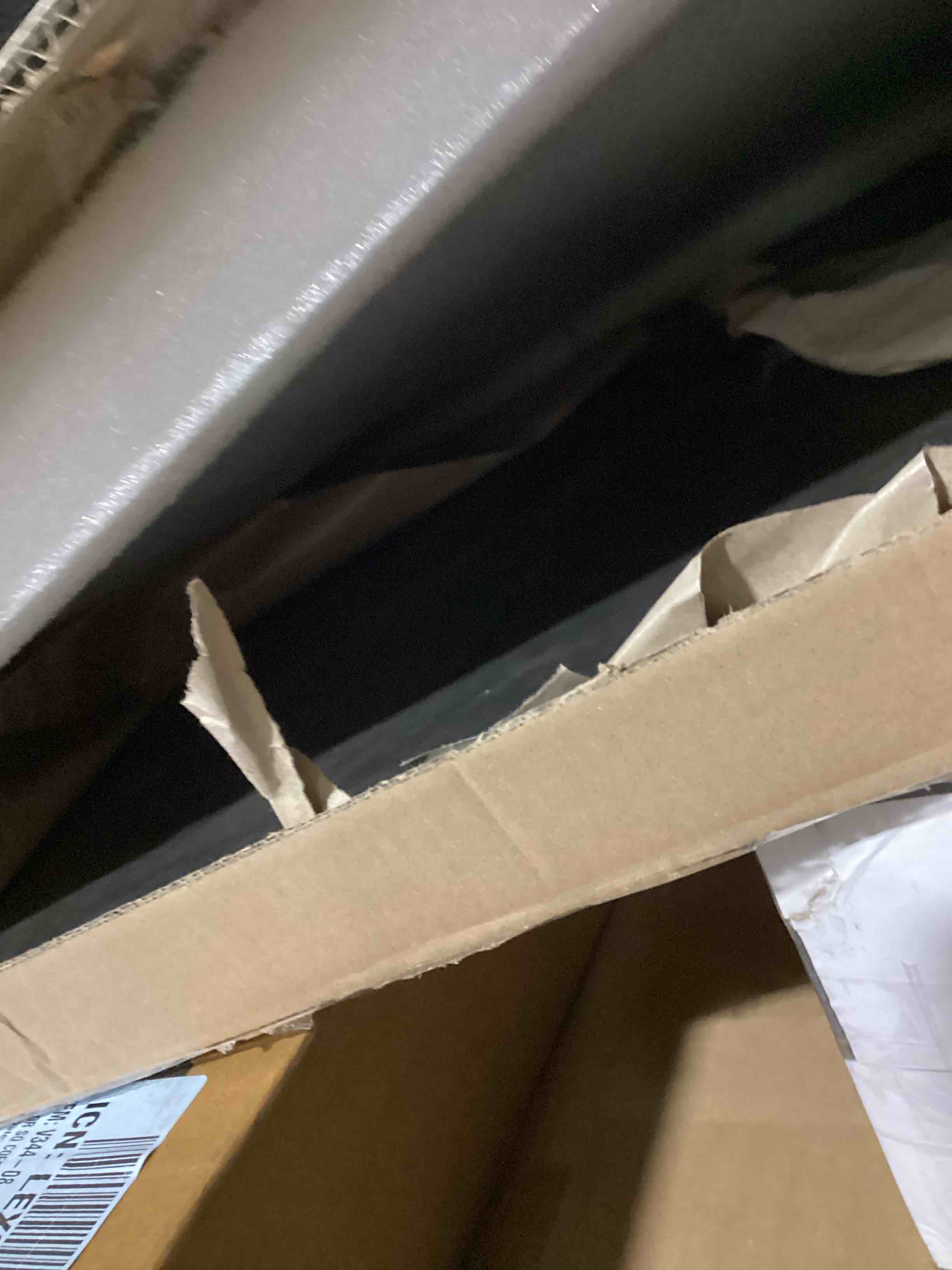 https://s3.amazonaws.com/lotting-images-prod/bidfta/PNK3629548_1752492151262.jpeg