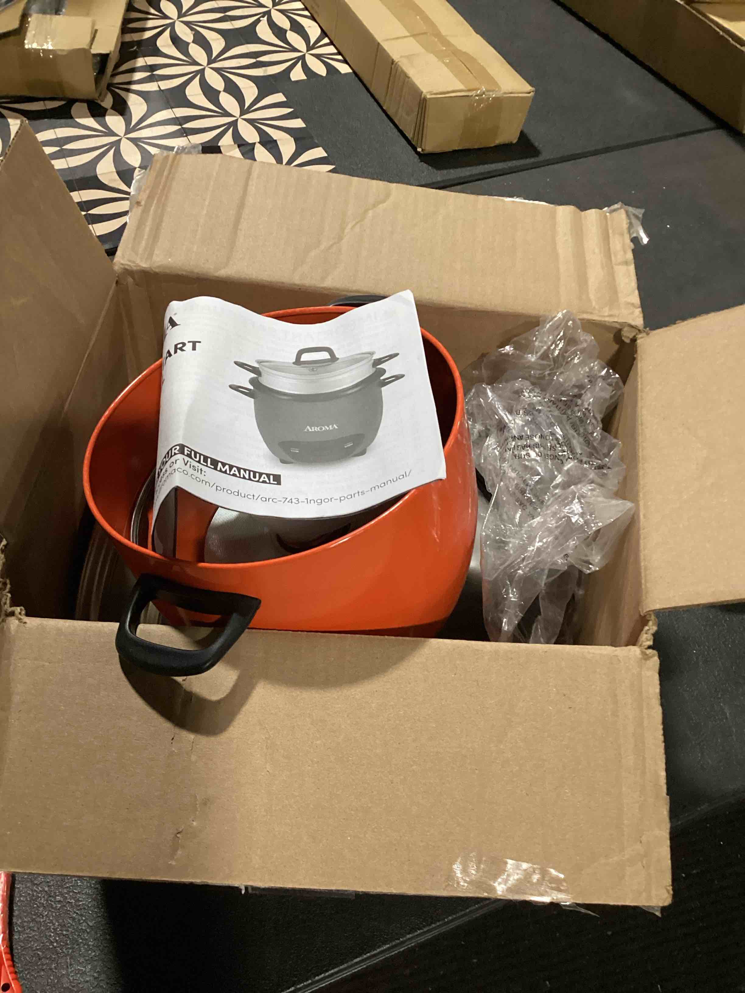 https://s3.amazonaws.com/lotting-images-prod/bidfta/PNK3629615_1752580294671.jpeg