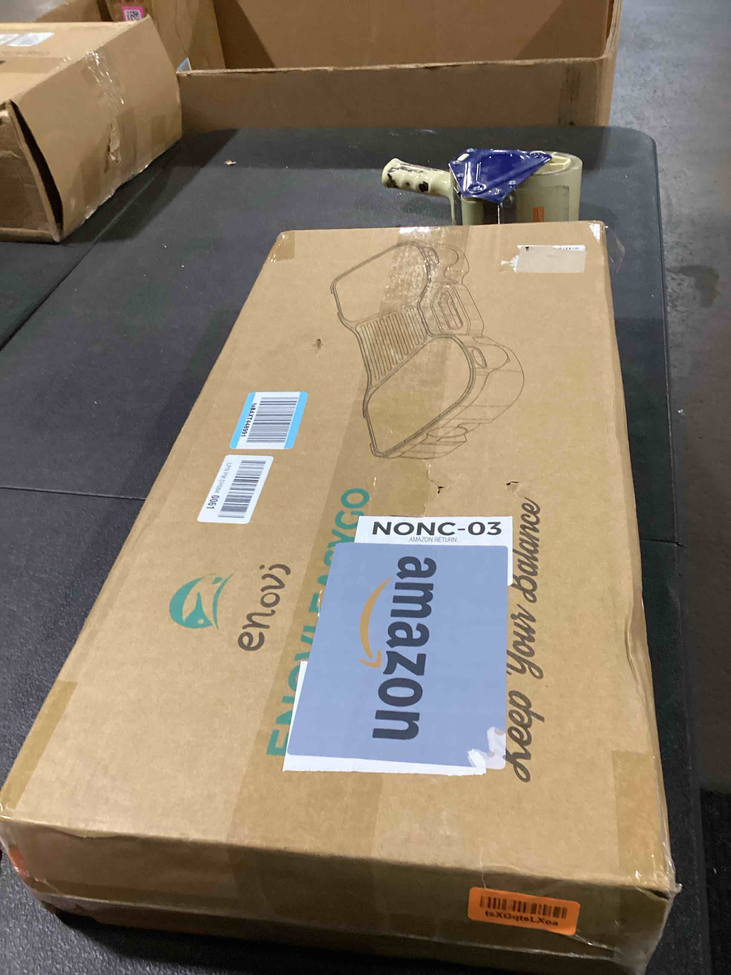 https://s3.amazonaws.com/lotting-images-prod/bidfta/PNK3629623_1752581972397.jpeg