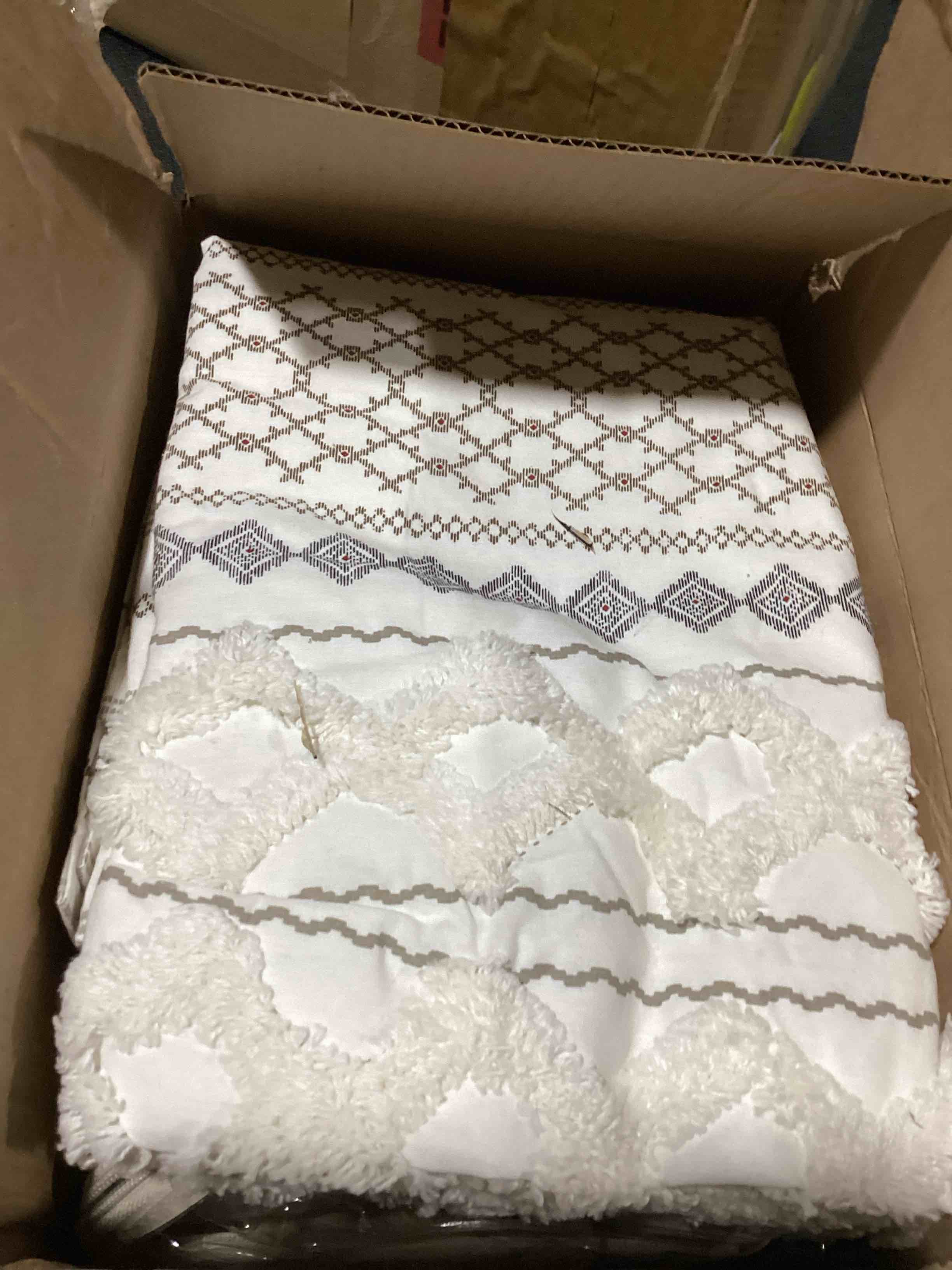 https://s3.amazonaws.com/lotting-images-prod/bidfta/PNK3632915_1751387190757.jpeg