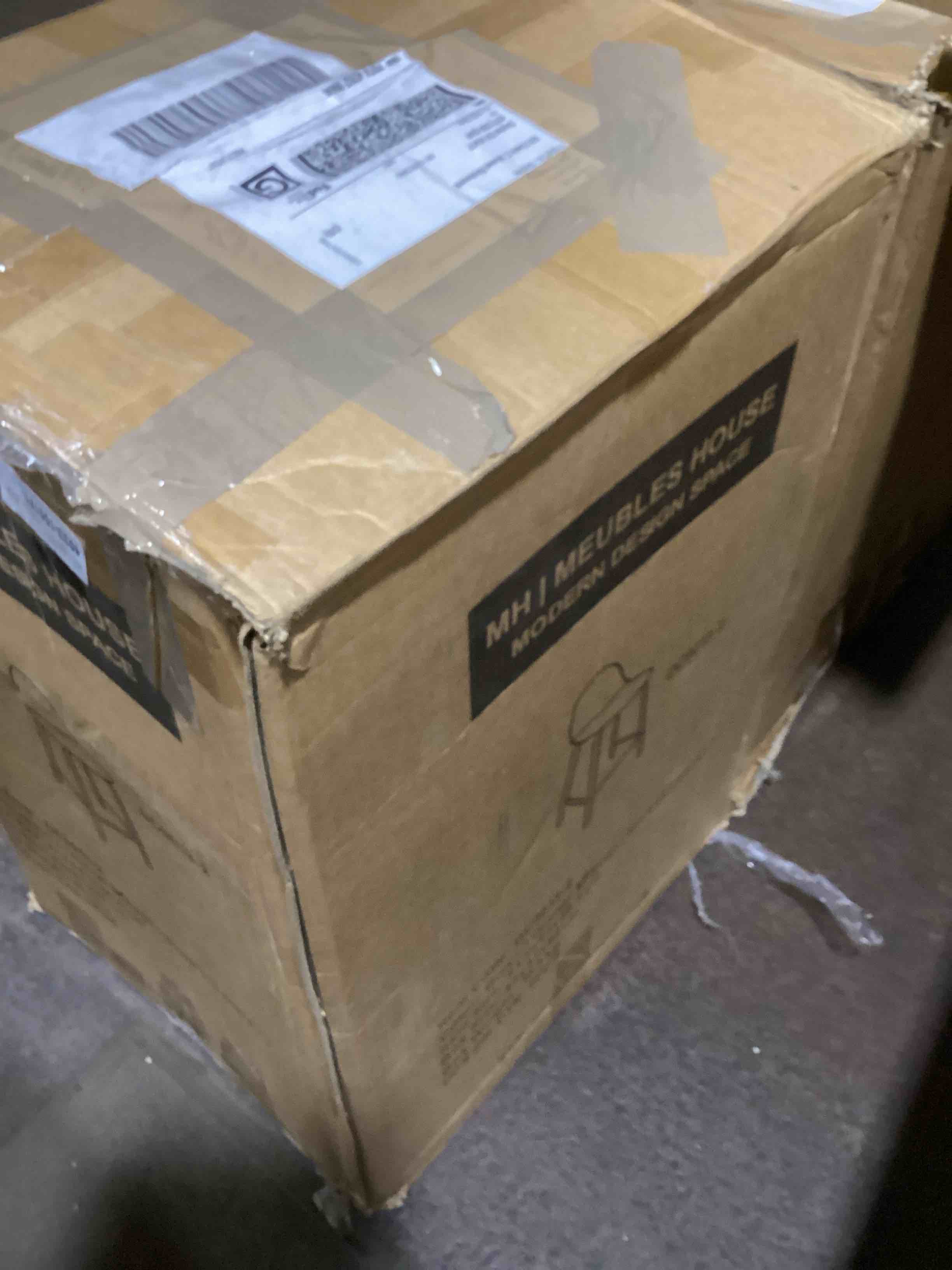 https://s3.amazonaws.com/lotting-images-prod/bidfta/PNK3632983_1751467110573.jpeg