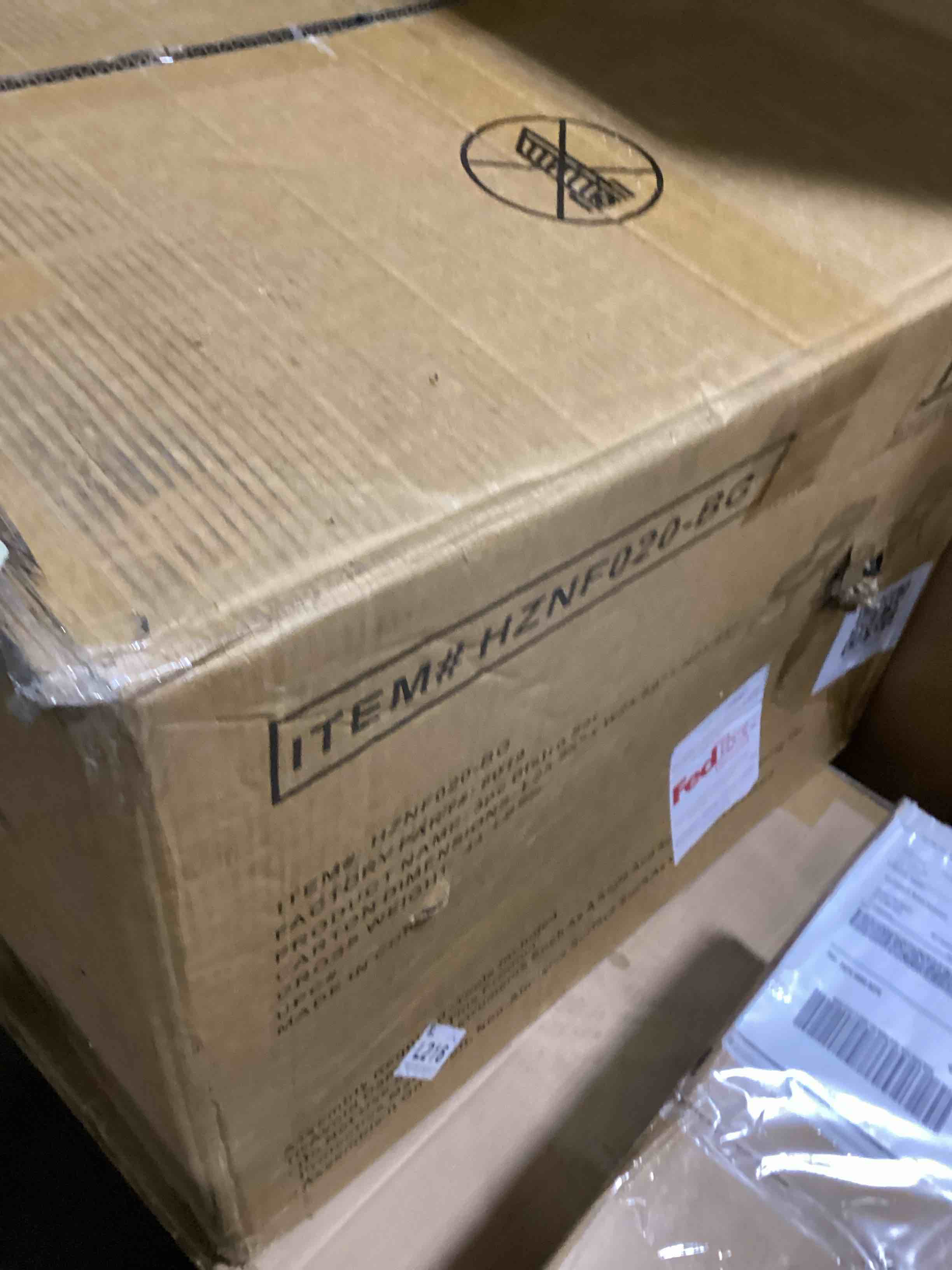 https://s3.amazonaws.com/lotting-images-prod/bidfta/PNK3633105_1751888457899.jpeg