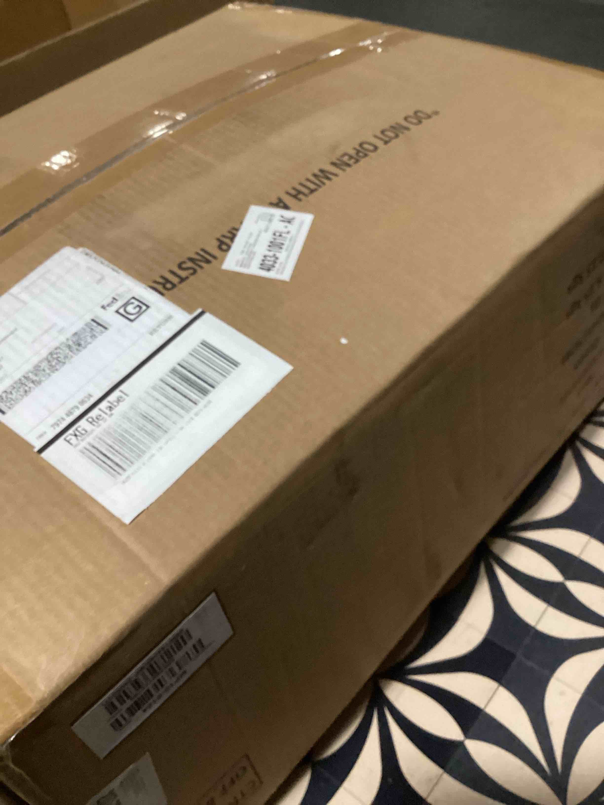 https://s3.amazonaws.com/lotting-images-prod/bidfta/PNK3633447_1752146646843.jpeg