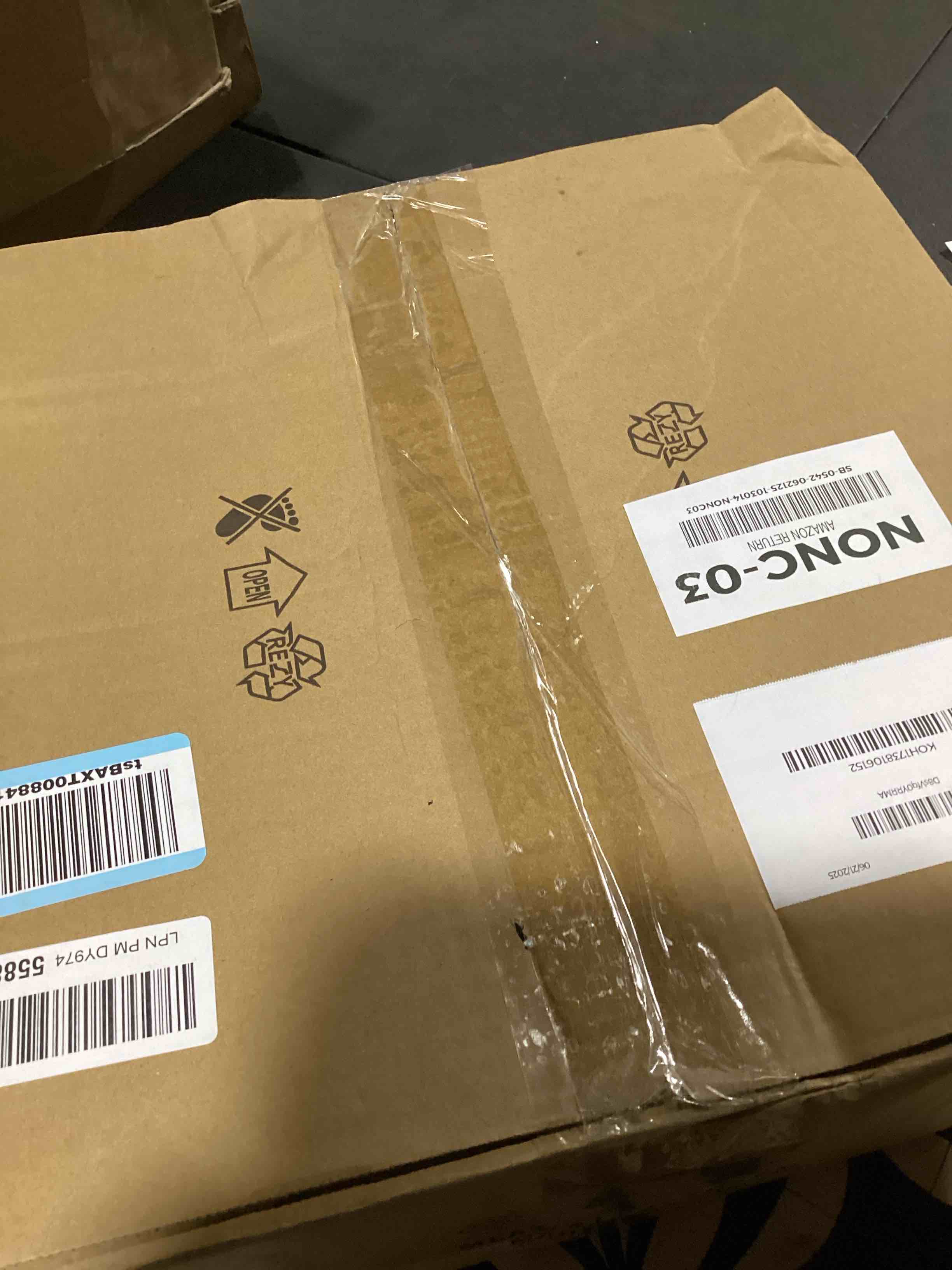 https://s3.amazonaws.com/lotting-images-prod/bidfta/PNK3633641_1752241907981.jpeg