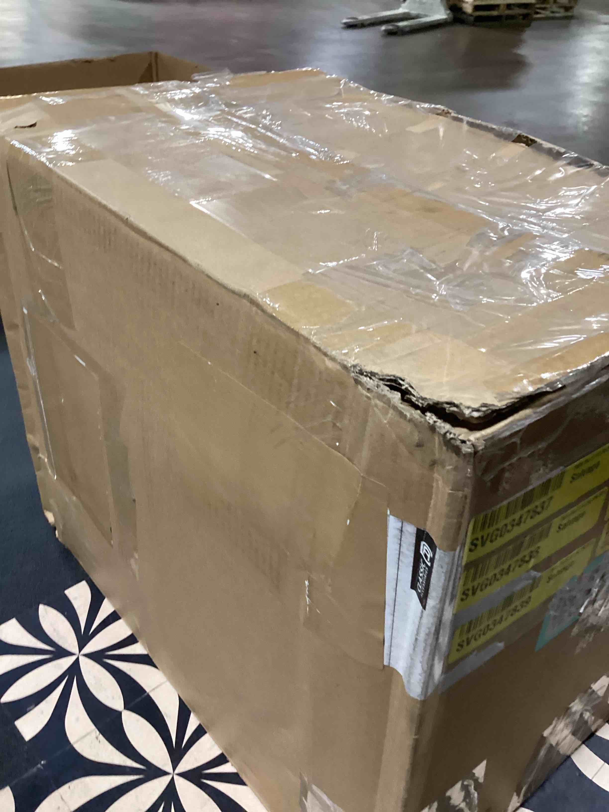 https://s3.amazonaws.com/lotting-images-prod/bidfta/PNK3633694_1752251001230.jpeg