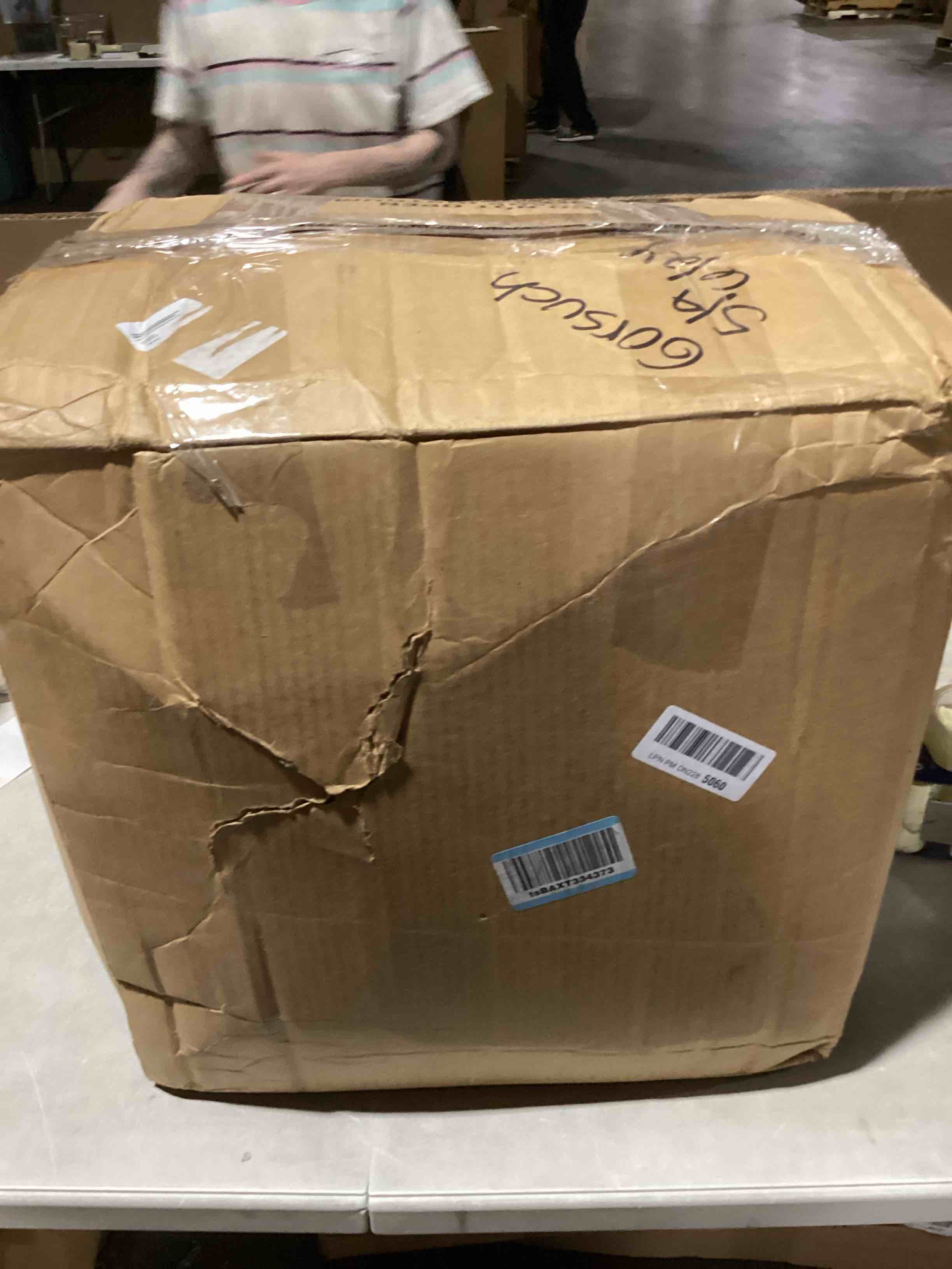 https://s3.amazonaws.com/lotting-images-prod/bidfta/PNK3634032_1752233145578.jpeg