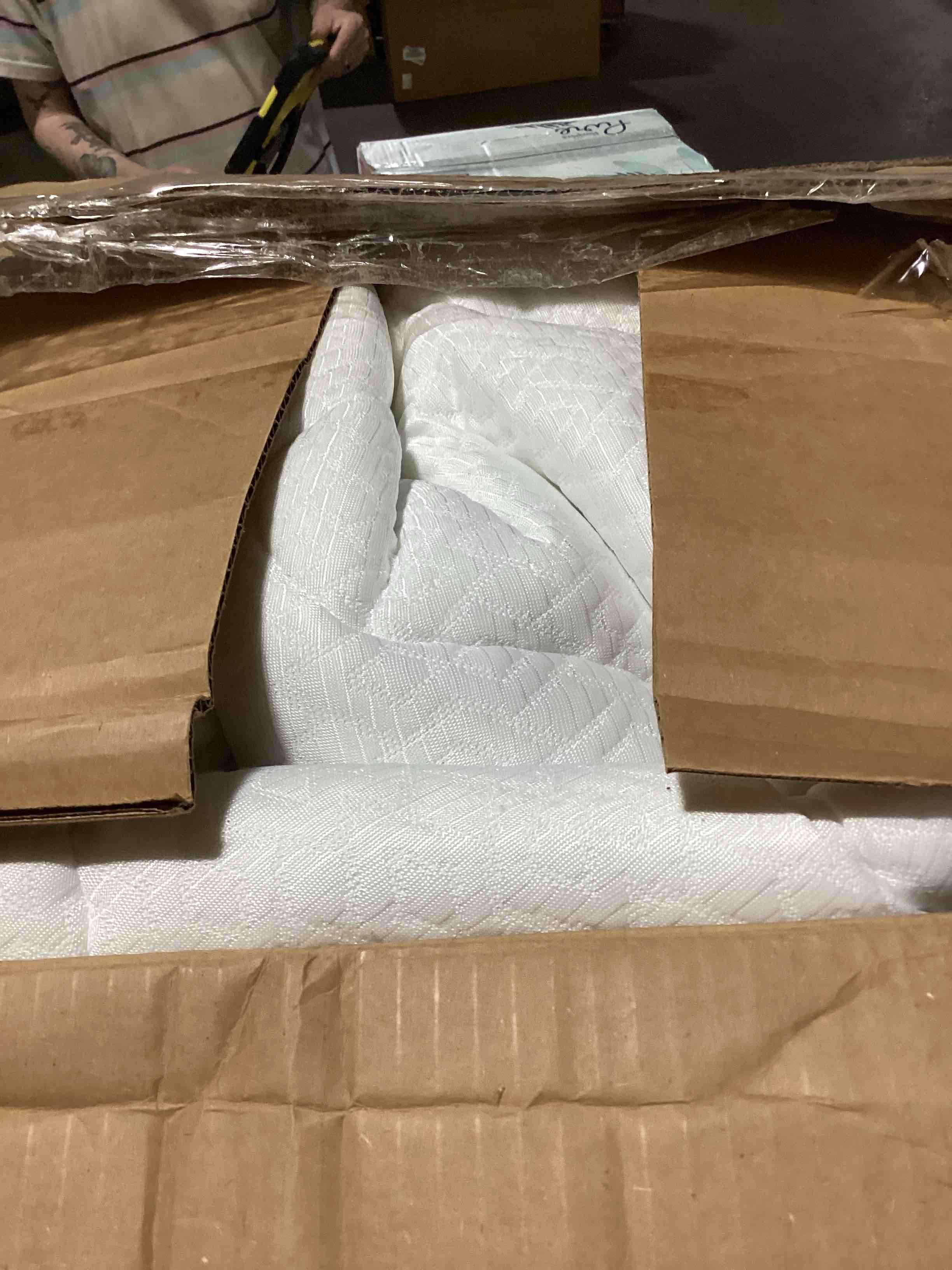 https://s3.amazonaws.com/lotting-images-prod/bidfta/PNK3634032_1752233158472.jpeg