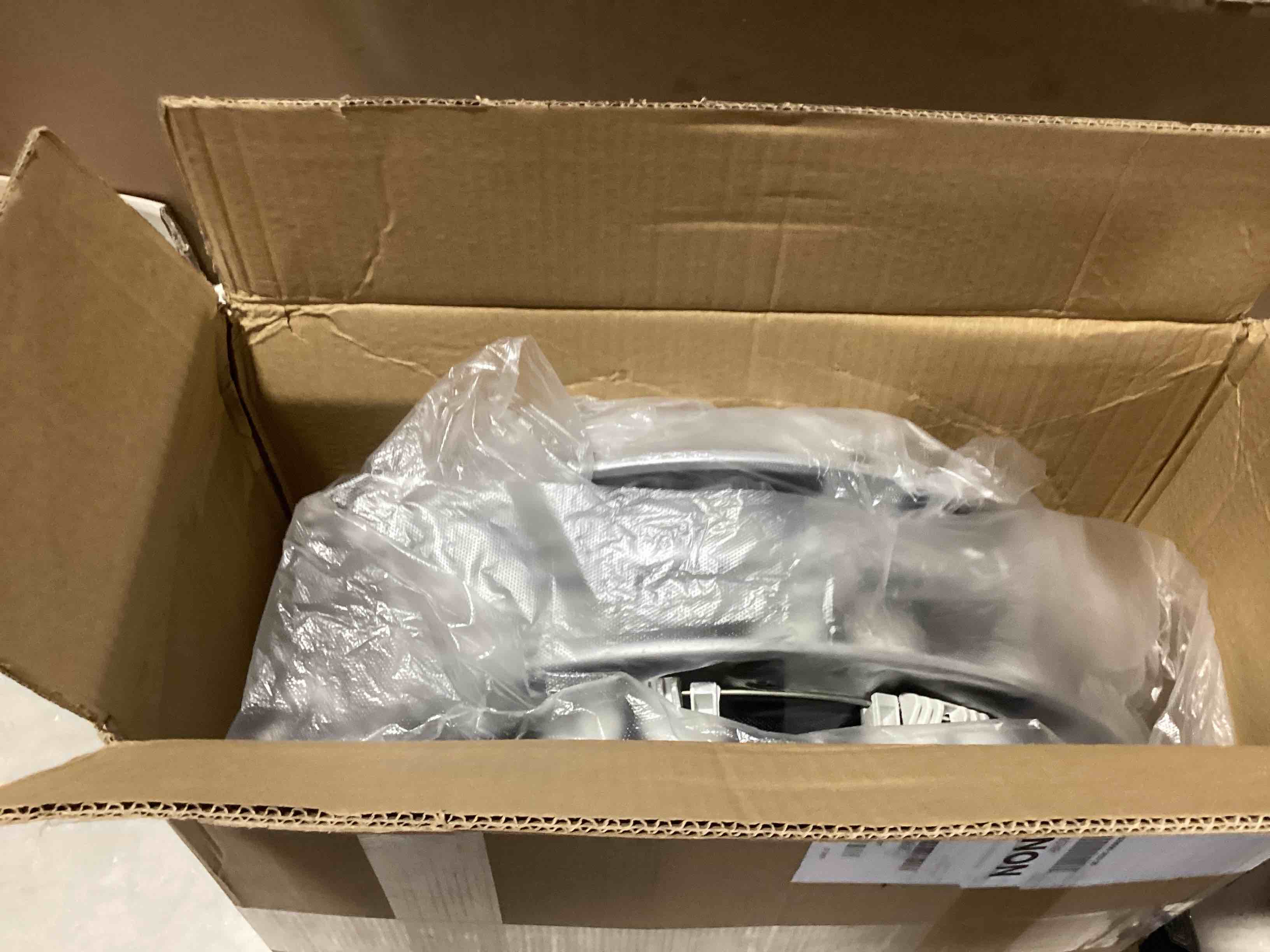 https://s3.amazonaws.com/lotting-images-prod/bidfta/PNK3634140_1752254580352.jpeg