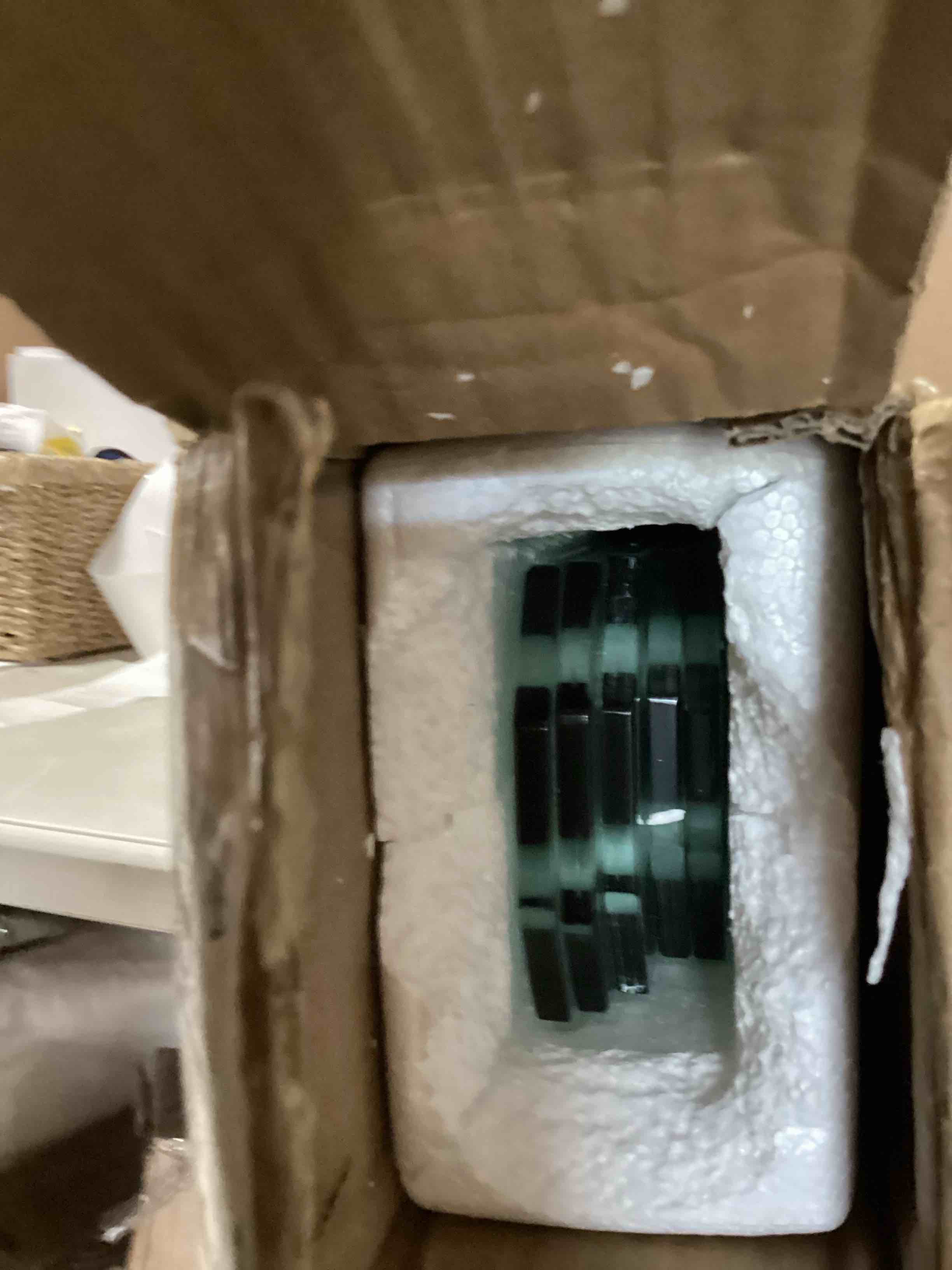 https://s3.amazonaws.com/lotting-images-prod/bidfta/PNK3634153_1752258040978.jpeg