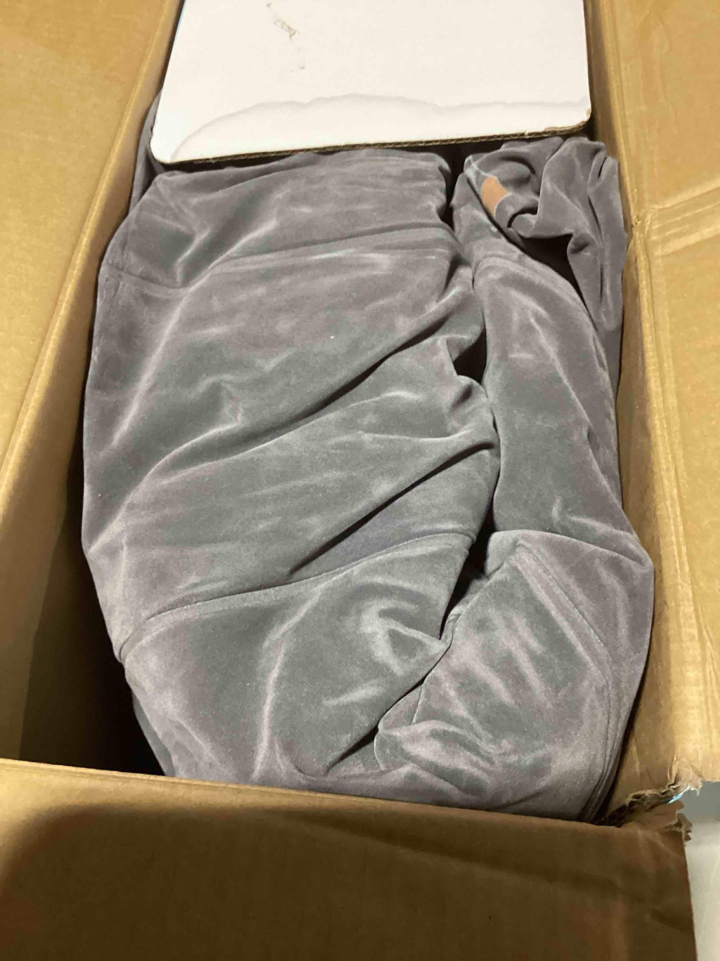 https://s3.amazonaws.com/lotting-images-prod/bidfta/PNK3635129_1754059026047.jpeg
