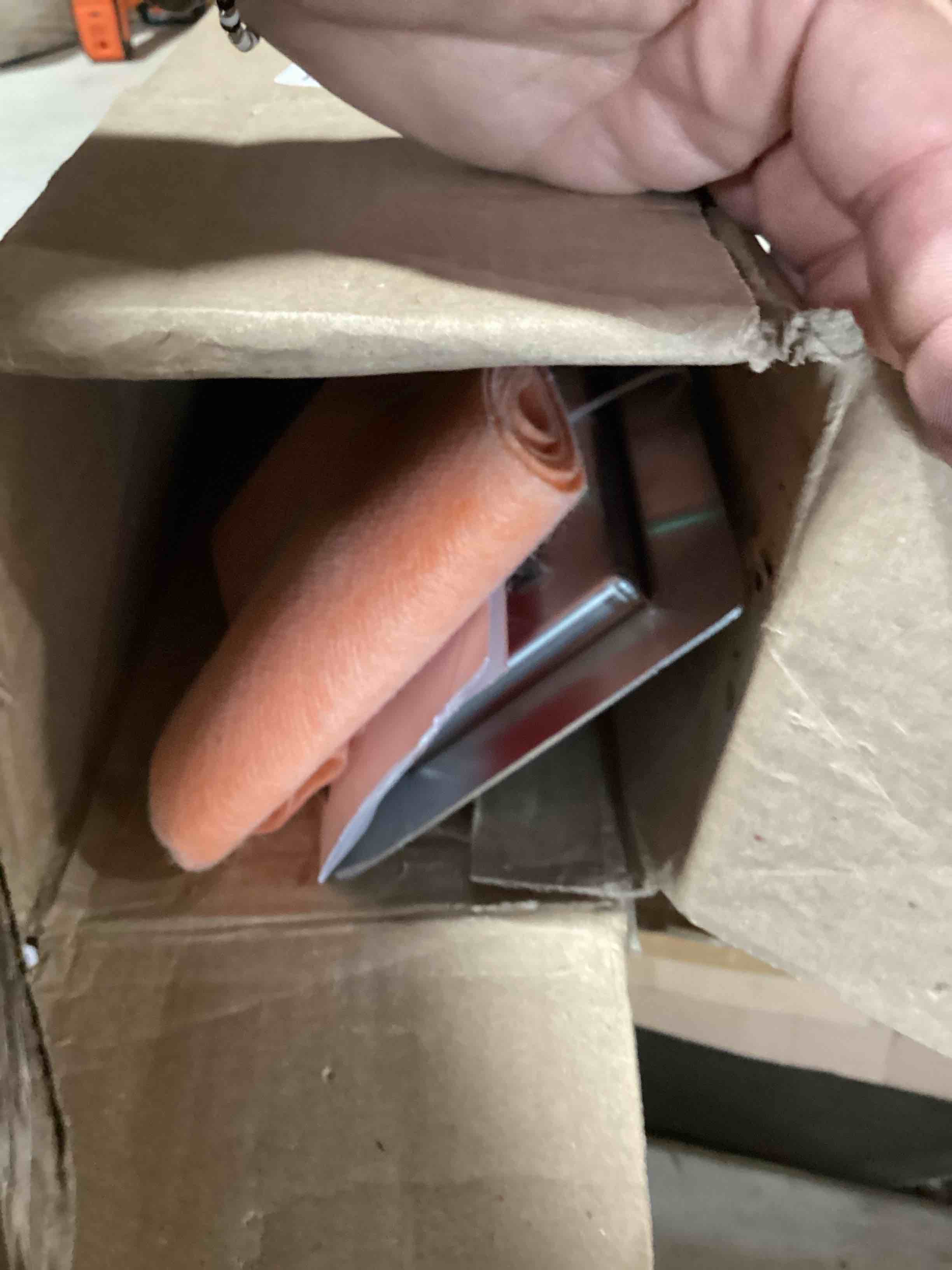 https://s3.amazonaws.com/lotting-images-prod/bidfta/PNK3636045_1755107880894.jpeg