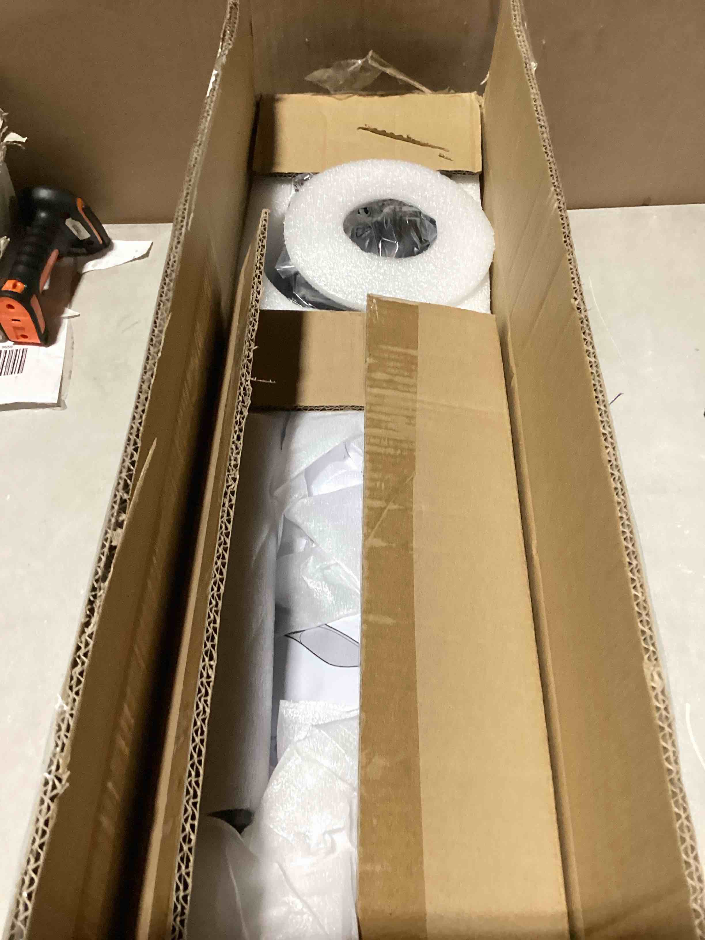 https://s3.amazonaws.com/lotting-images-prod/bidfta/PNK3636420_1755691542134.jpeg