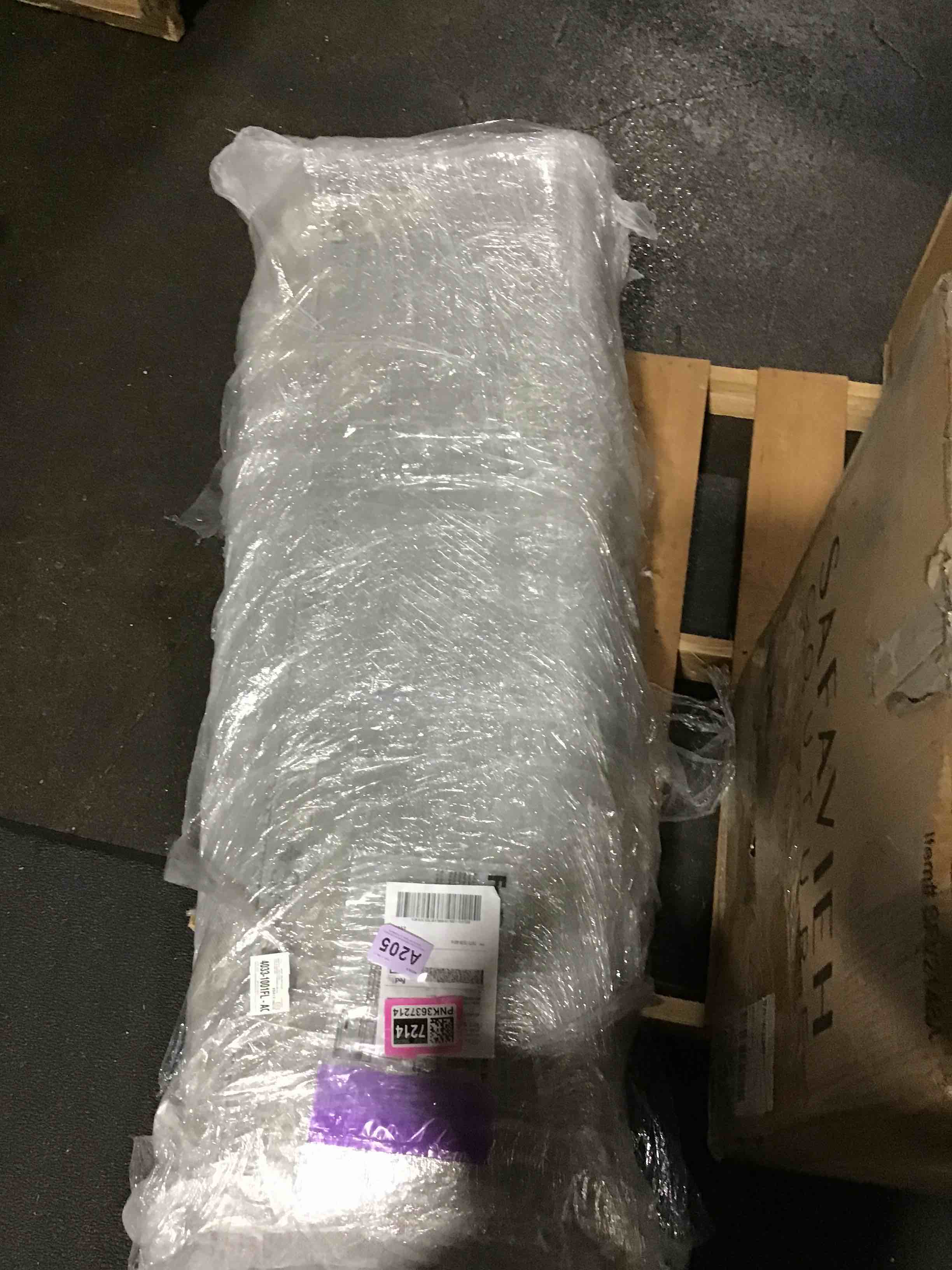 https://s3.amazonaws.com/lotting-images-prod/bidfta/PNK3637214_1750248655288.jpeg