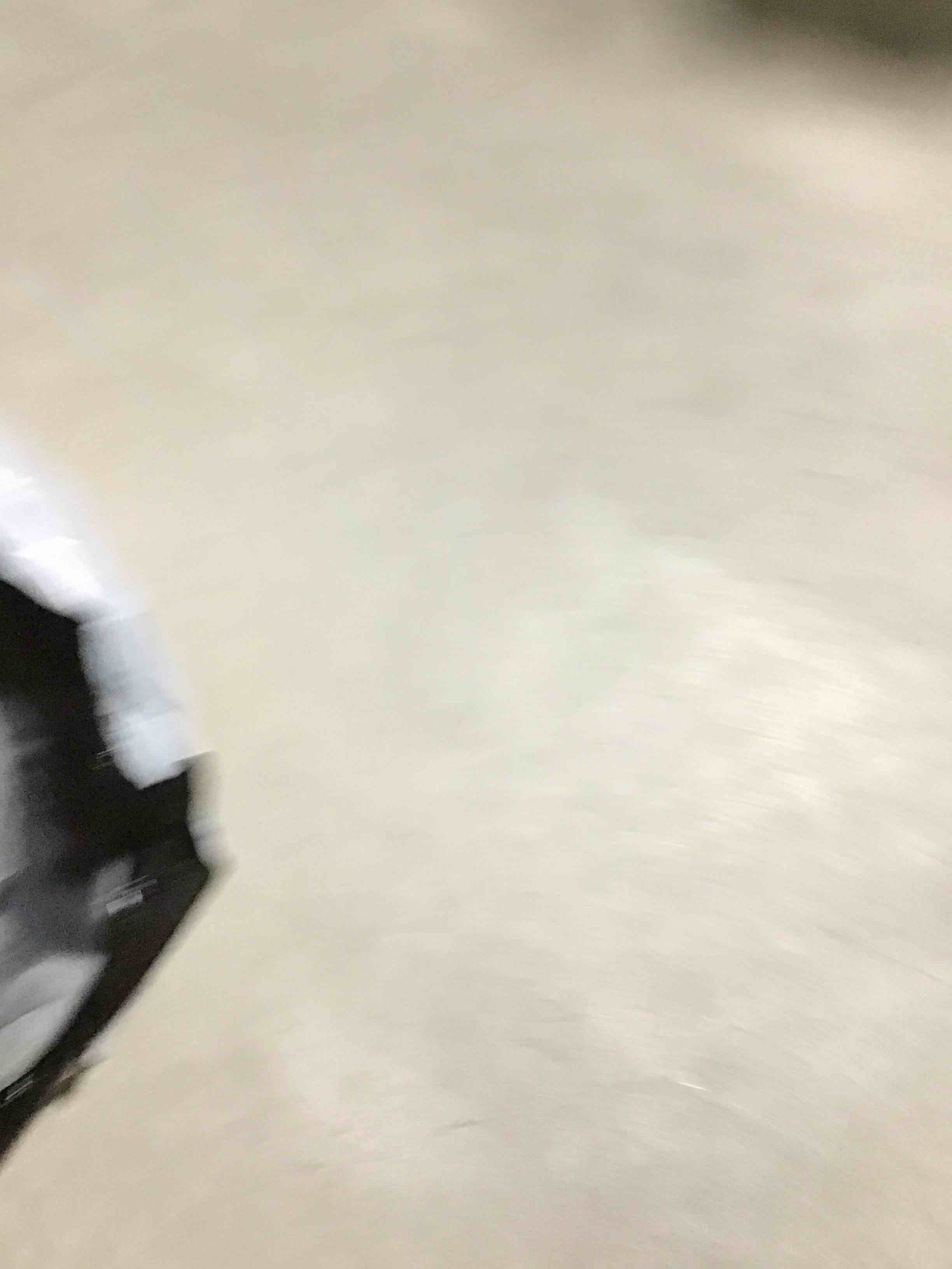 https://s3.amazonaws.com/lotting-images-prod/bidfta/PNK3637327_1750339199809.jpeg