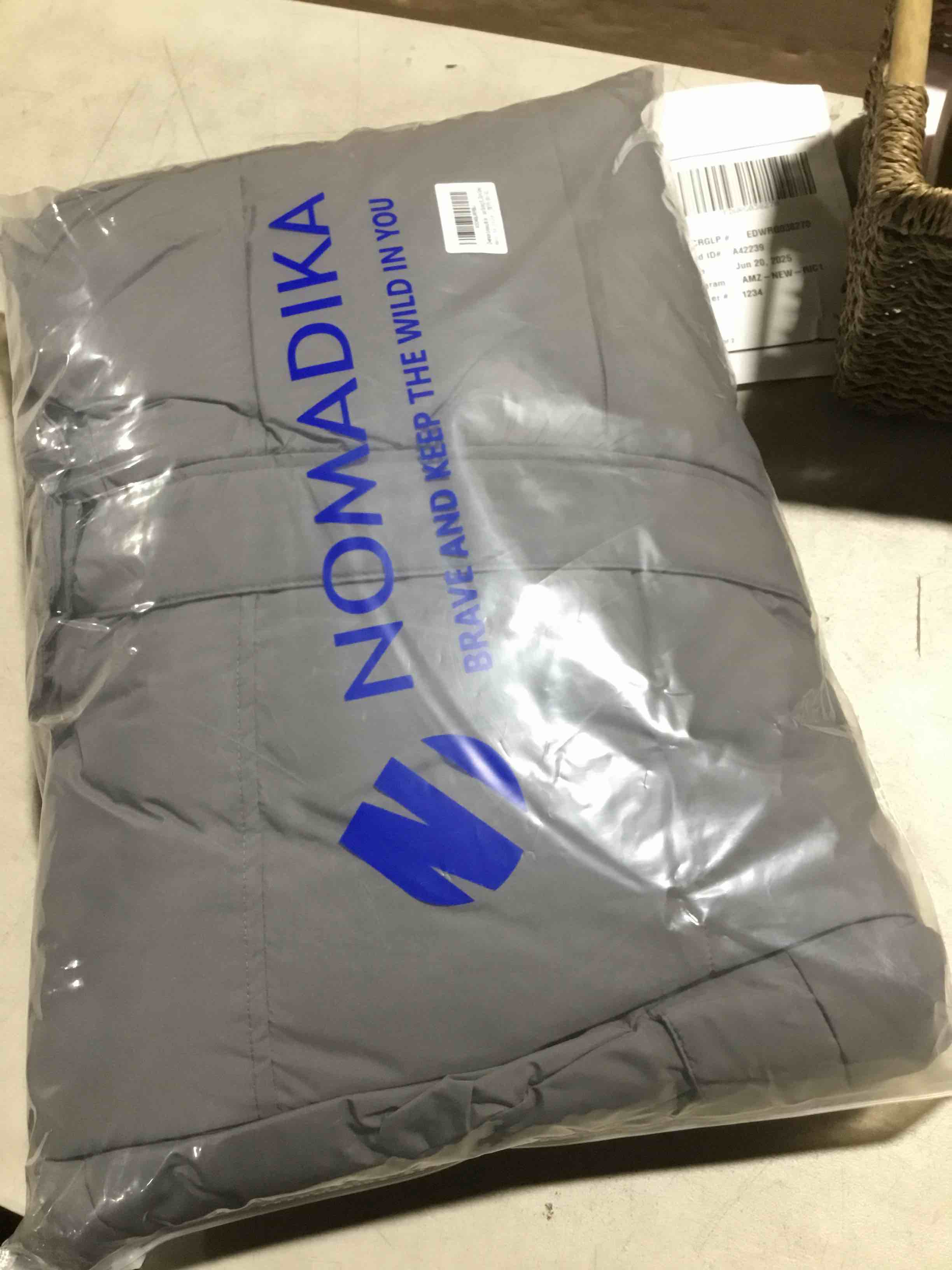 https://s3.amazonaws.com/lotting-images-prod/bidfta/PNK3638033_1750850271524.jpeg