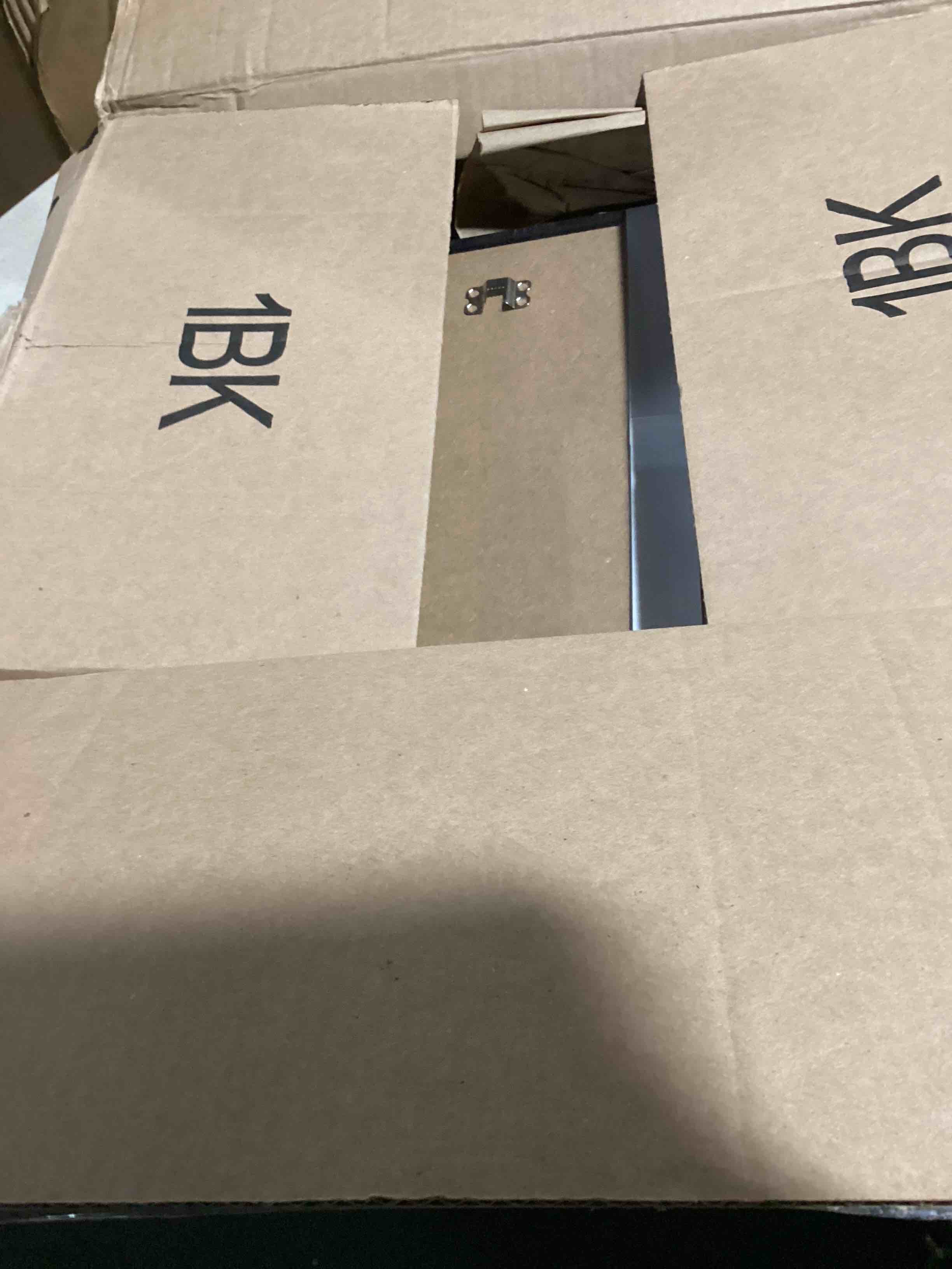 https://s3.amazonaws.com/lotting-images-prod/bidfta/PNK3639004_1751544945941.jpeg
