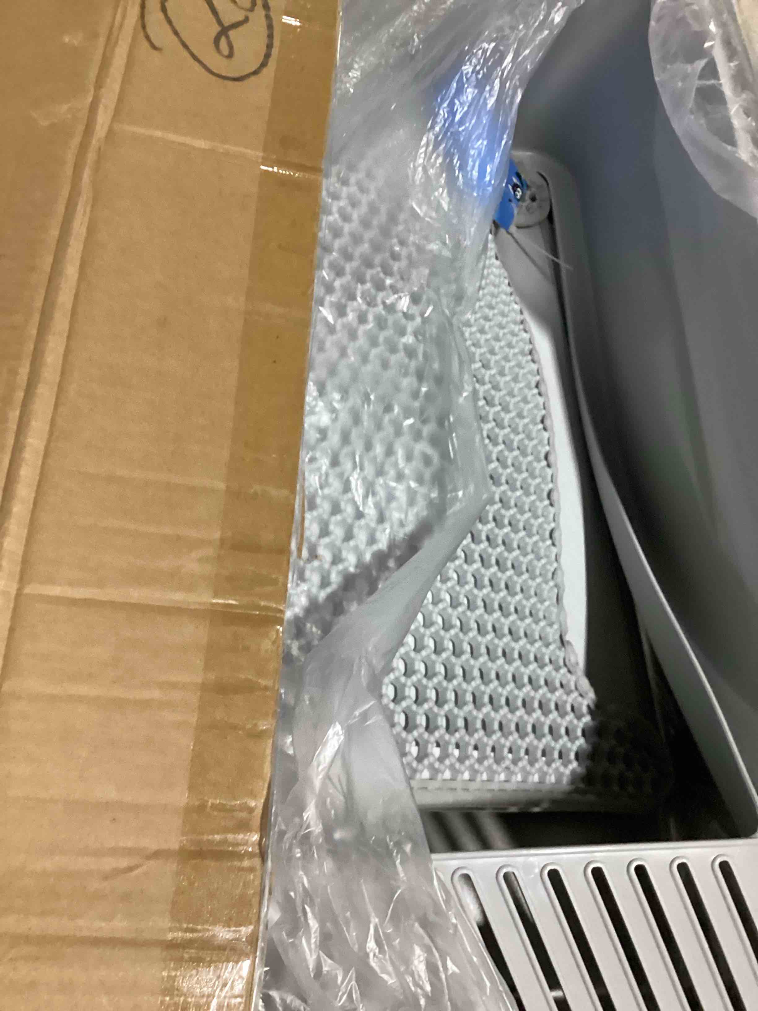 https://s3.amazonaws.com/lotting-images-prod/bidfta/PNK3639513_1752165117326.jpeg