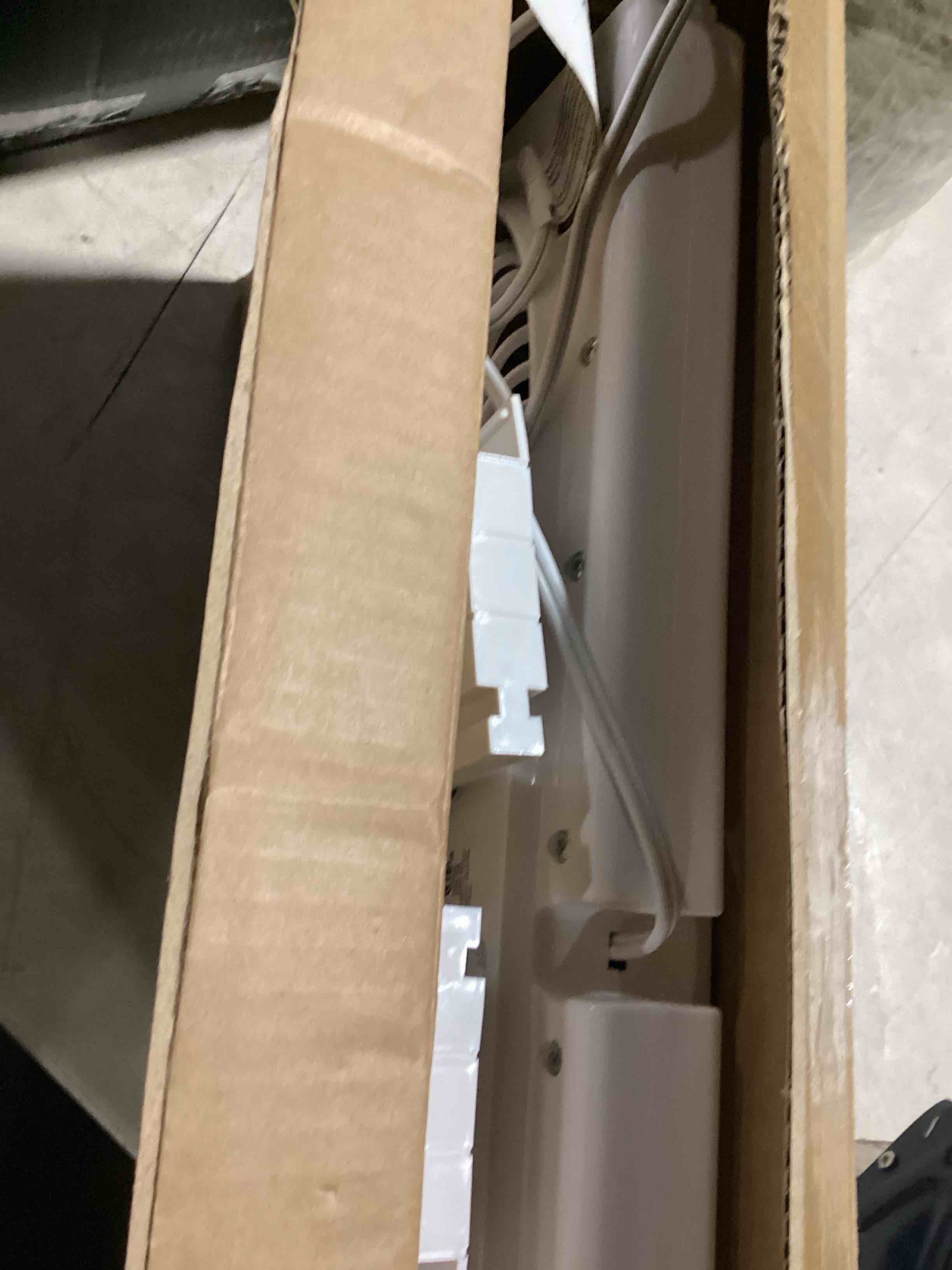 https://s3.amazonaws.com/lotting-images-prod/bidfta/PNK3639602_1752237146037.jpeg