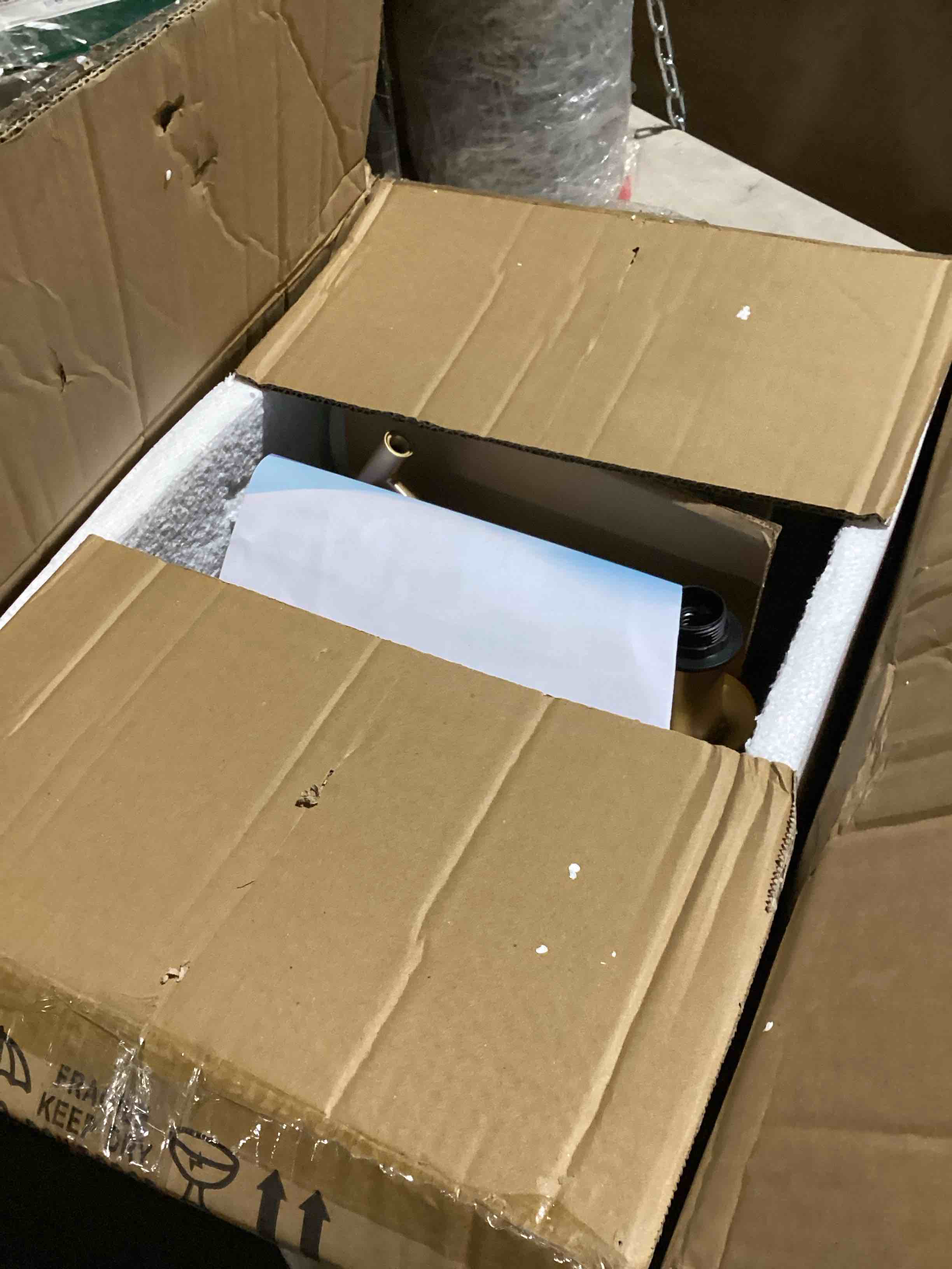 https://s3.amazonaws.com/lotting-images-prod/bidfta/PNK3639606_1752237611673.jpeg