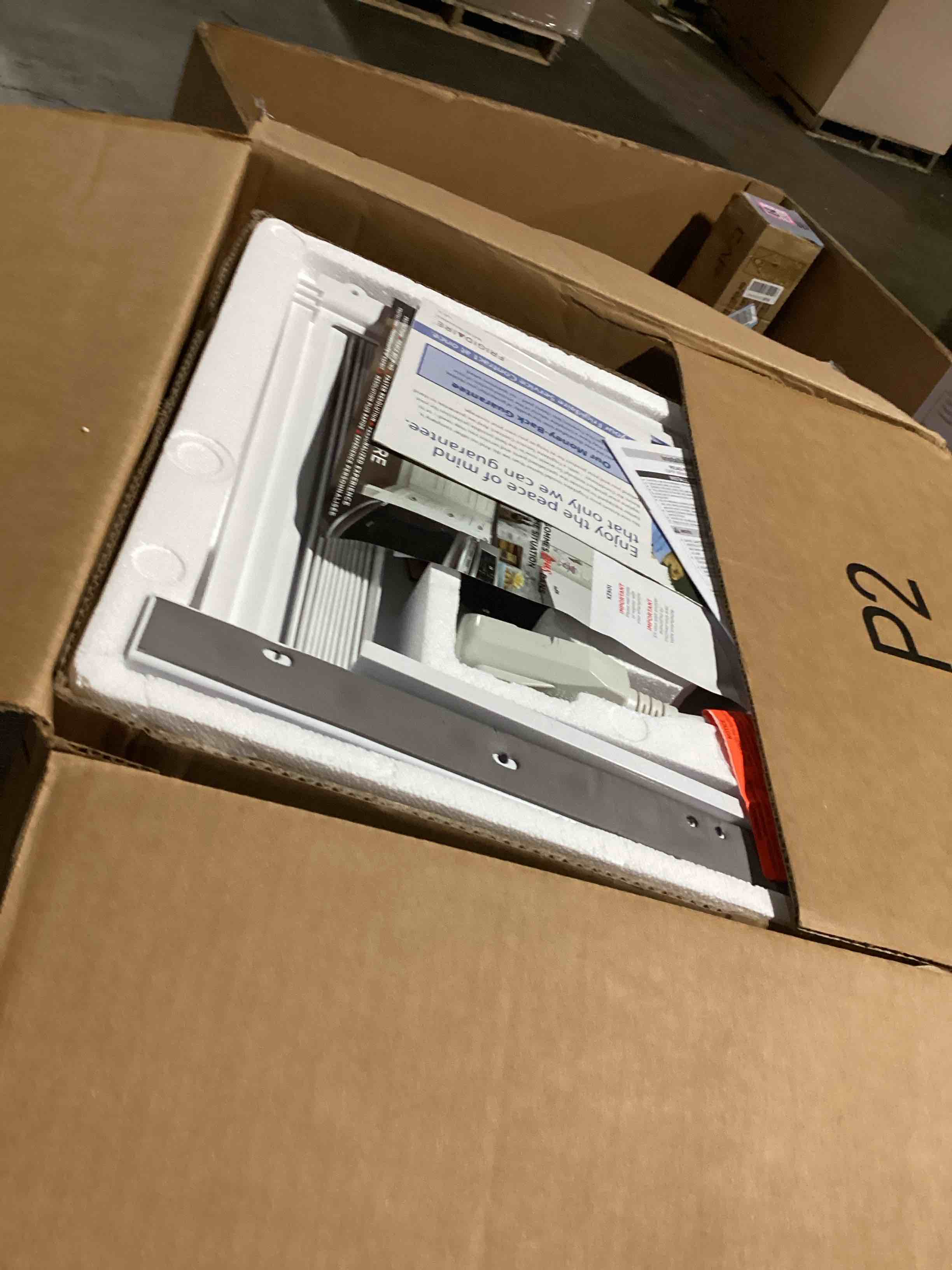 https://s3.amazonaws.com/lotting-images-prod/bidfta/PNK3639650_1752244493792.jpeg