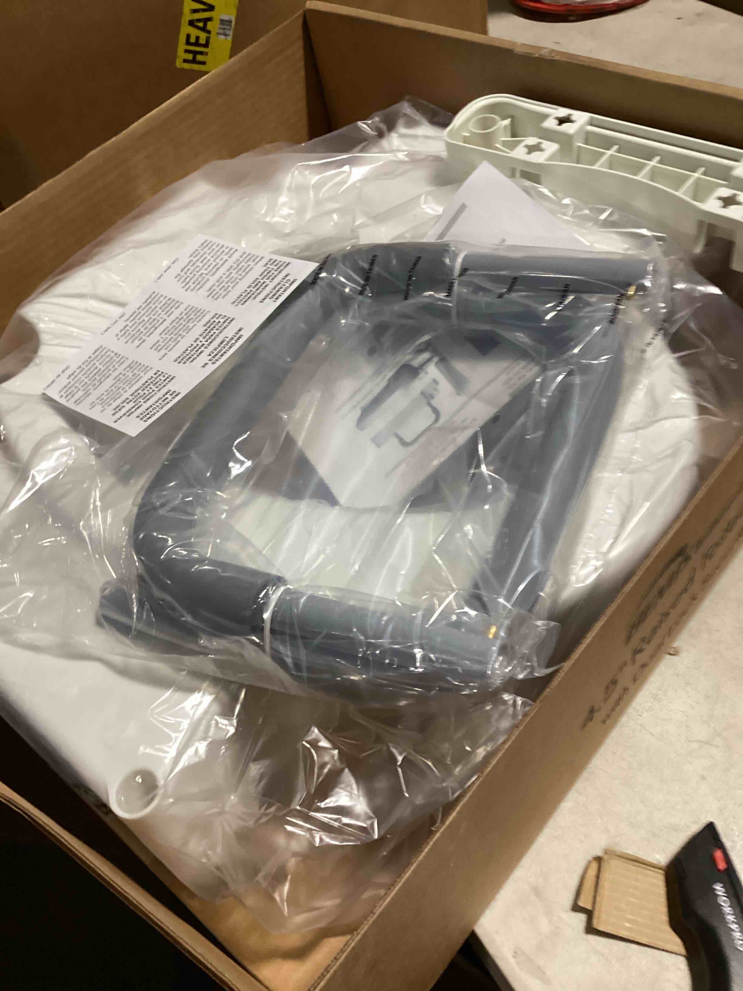 https://s3.amazonaws.com/lotting-images-prod/bidfta/PNK3639653_1752244904392.jpeg