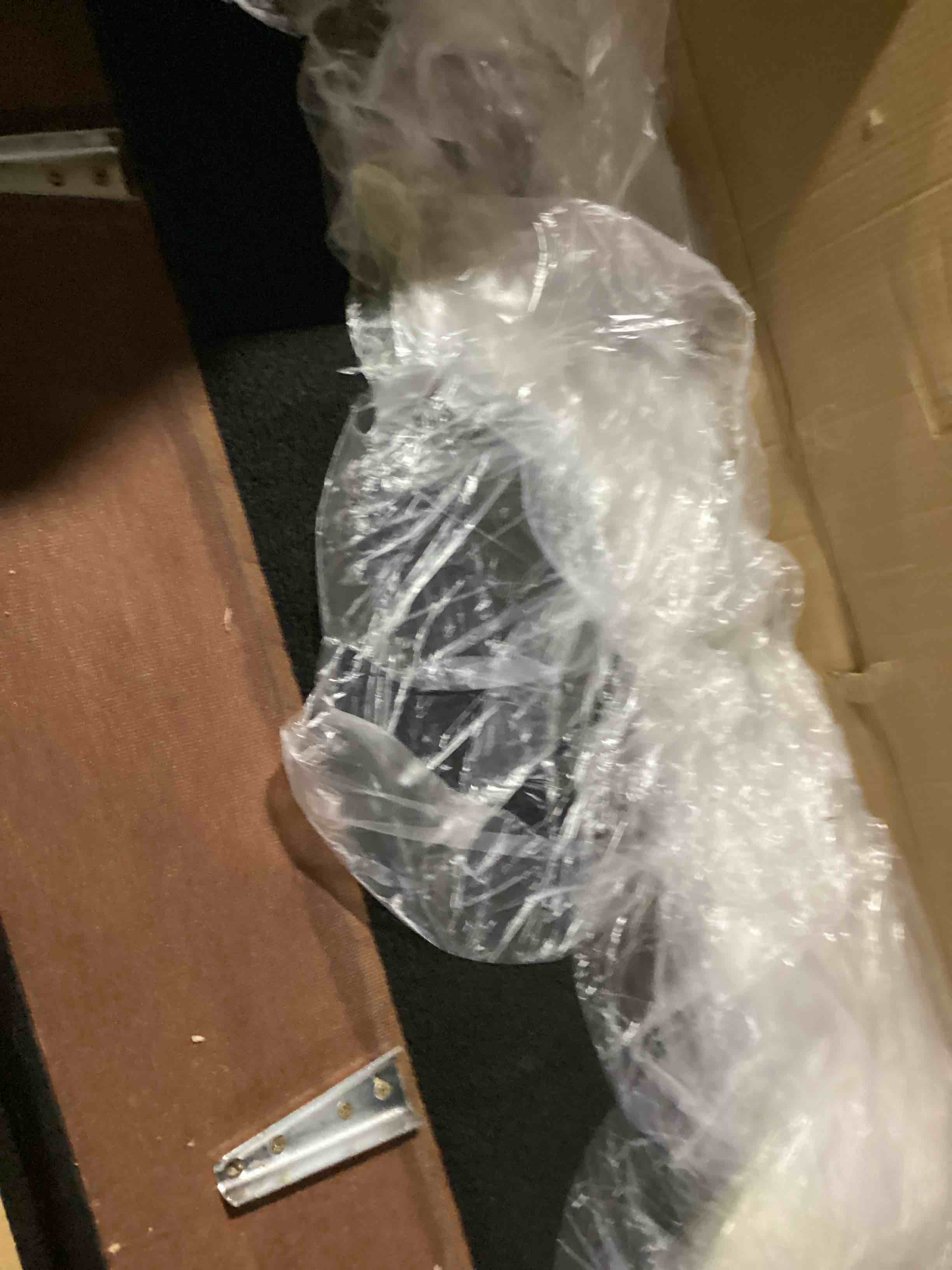 https://s3.amazonaws.com/lotting-images-prod/bidfta/PNK3639761_1752510428173.jpeg