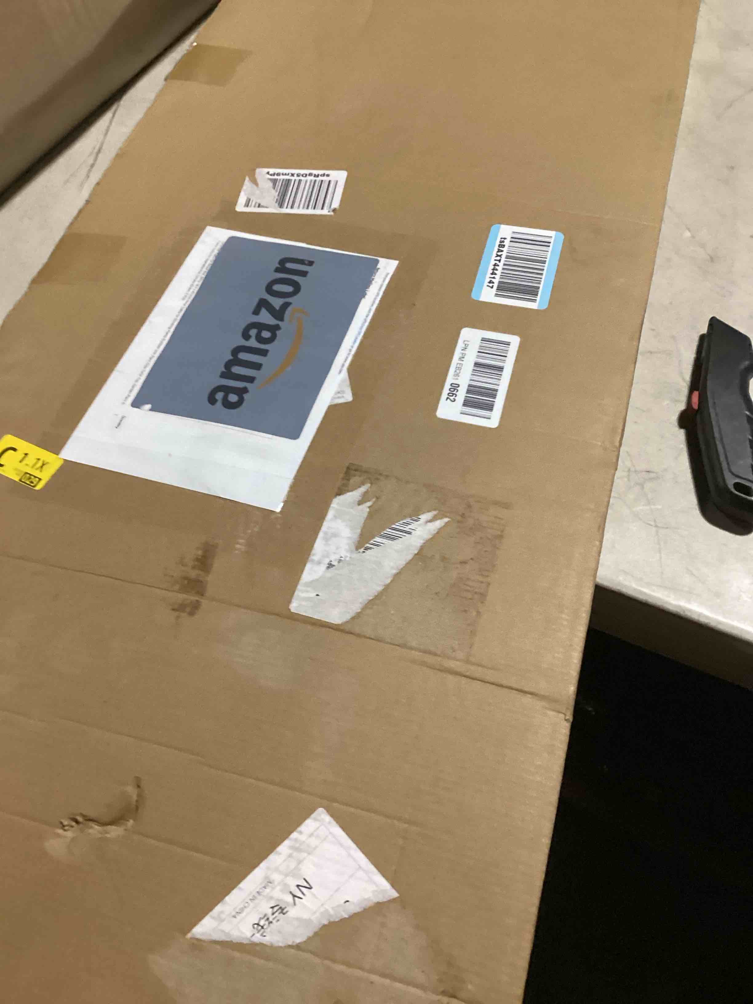 https://s3.amazonaws.com/lotting-images-prod/bidfta/PNK3639813_1752519430073.jpeg